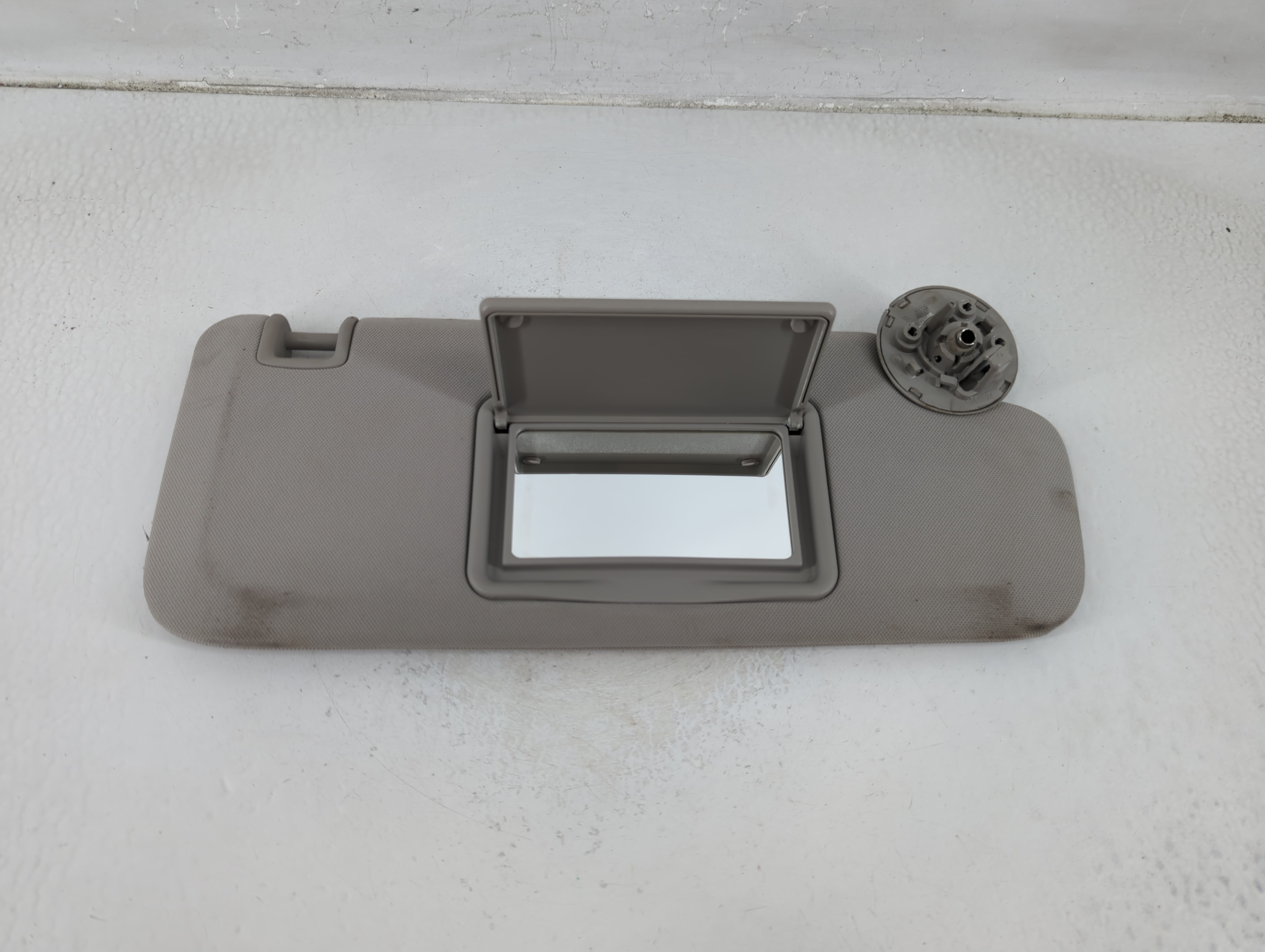 2004-2012 Chevrolet Malibu Passenger Sun Visor Mirror Right Sunvisor 1175768 - Oemusedautoparts1.com