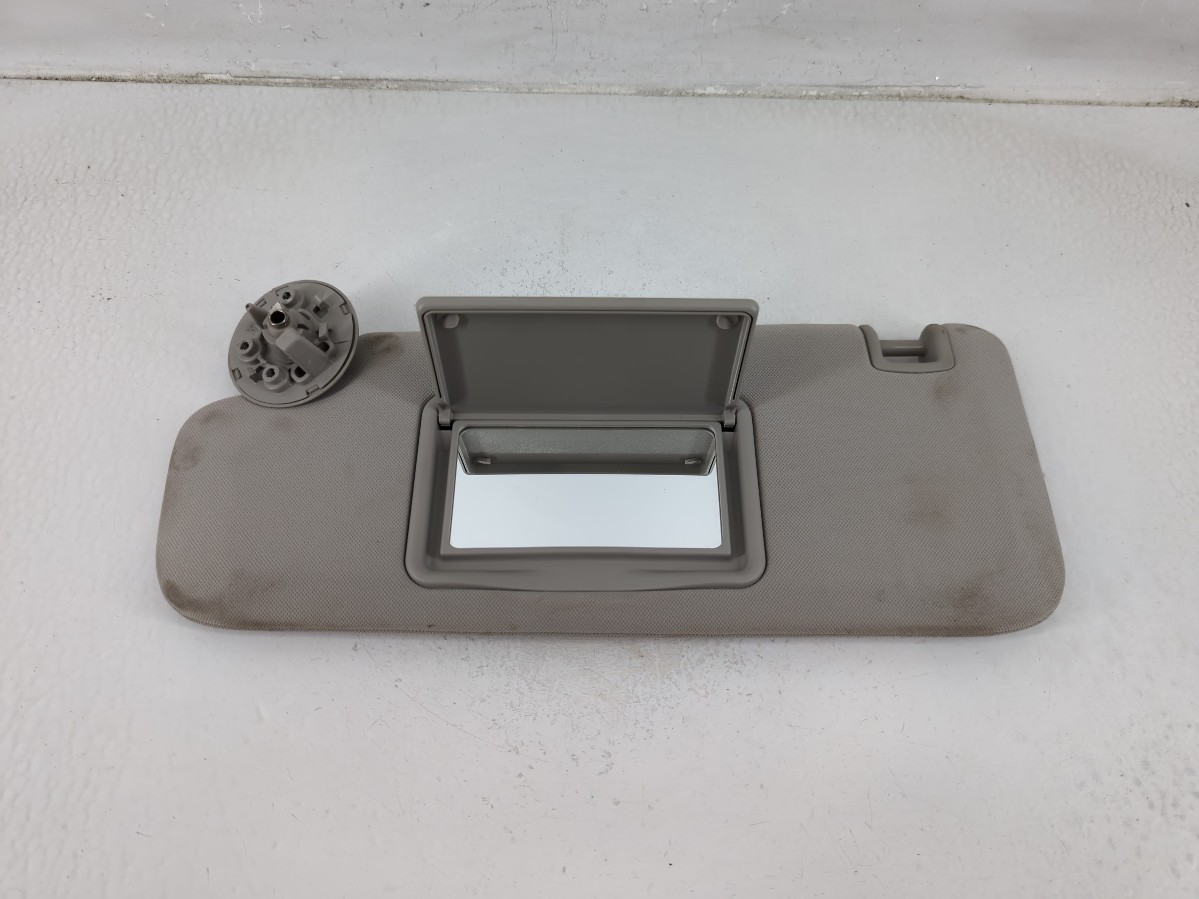 2004-2012 Chevrolet Malibu Driver Sun Visor Mirror Left Sunvisor Grey 1175769 - Oemusedautoparts1.com