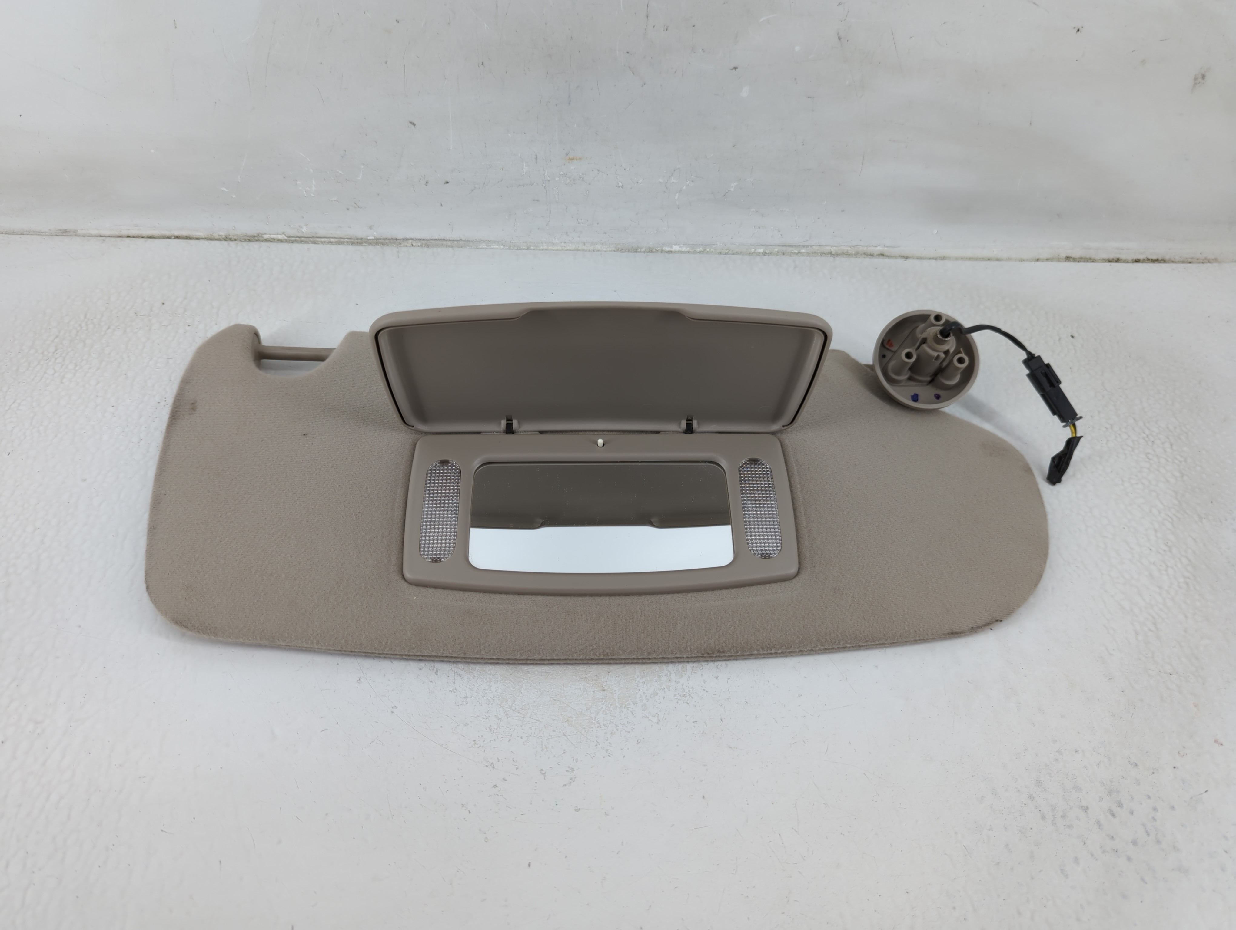 2004-2005 Dodge Ram 1500 Passenger Sun Visor Mirror Right Sunvisor Grey 1175770 - Oemusedautoparts1.com