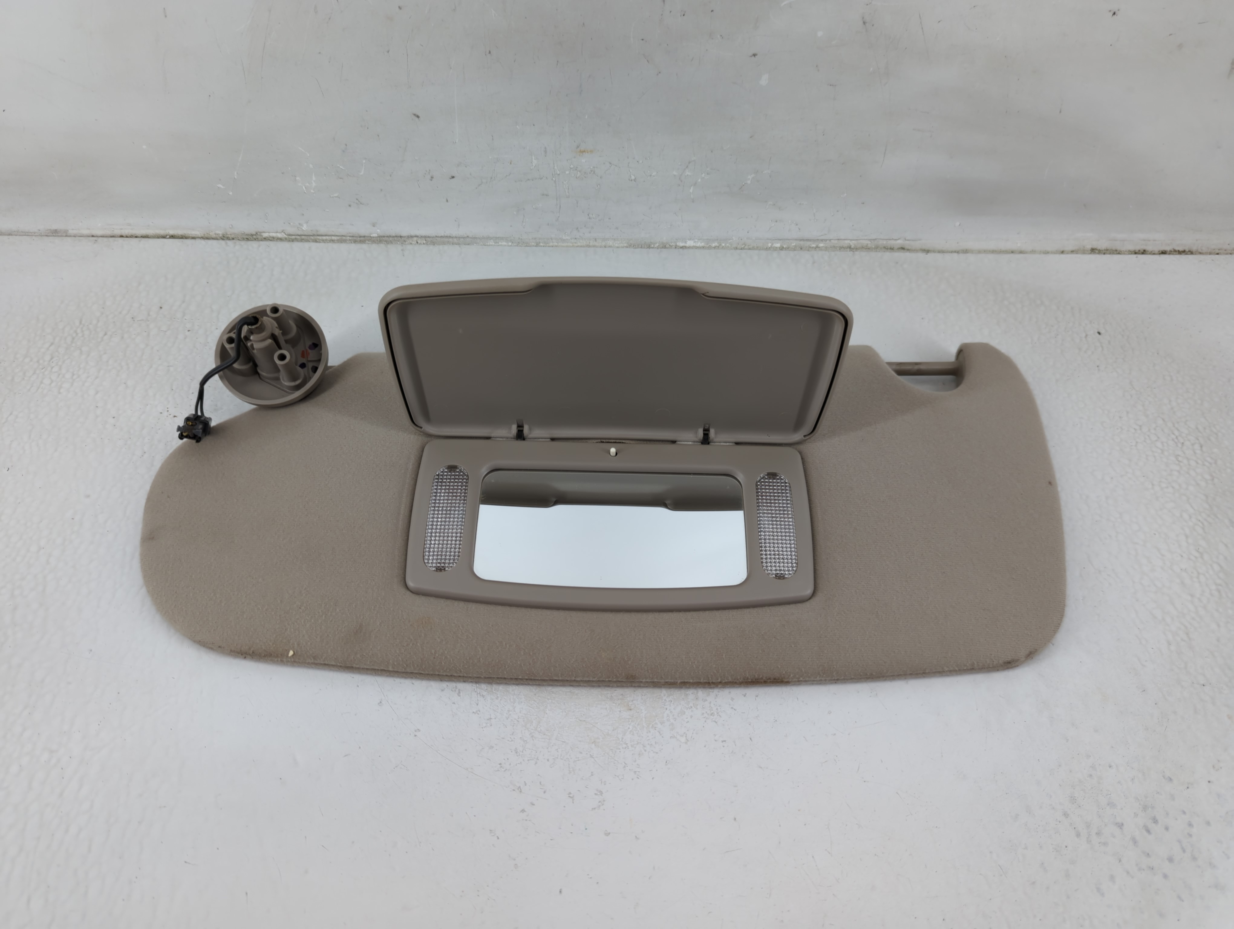 2004-2005 Dodge Ram 1500 Driver Sun Visor Mirror Left Sunvisor Grey 1175771 - Oemusedautoparts1.com