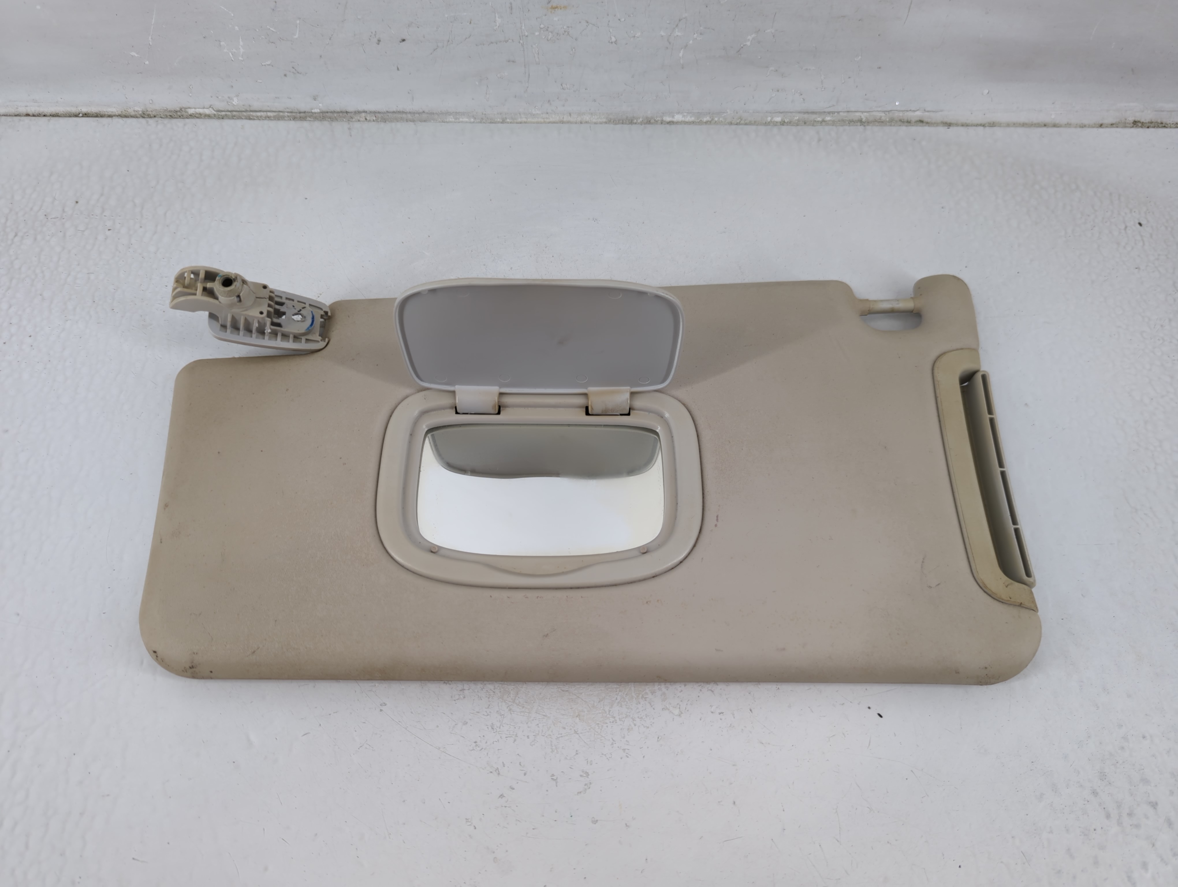 2015-2022 Jeep Renegade Driver Sun Visor Mirror Left Sunvisor Light Gray 1175772 - Oemusedautoparts1.com