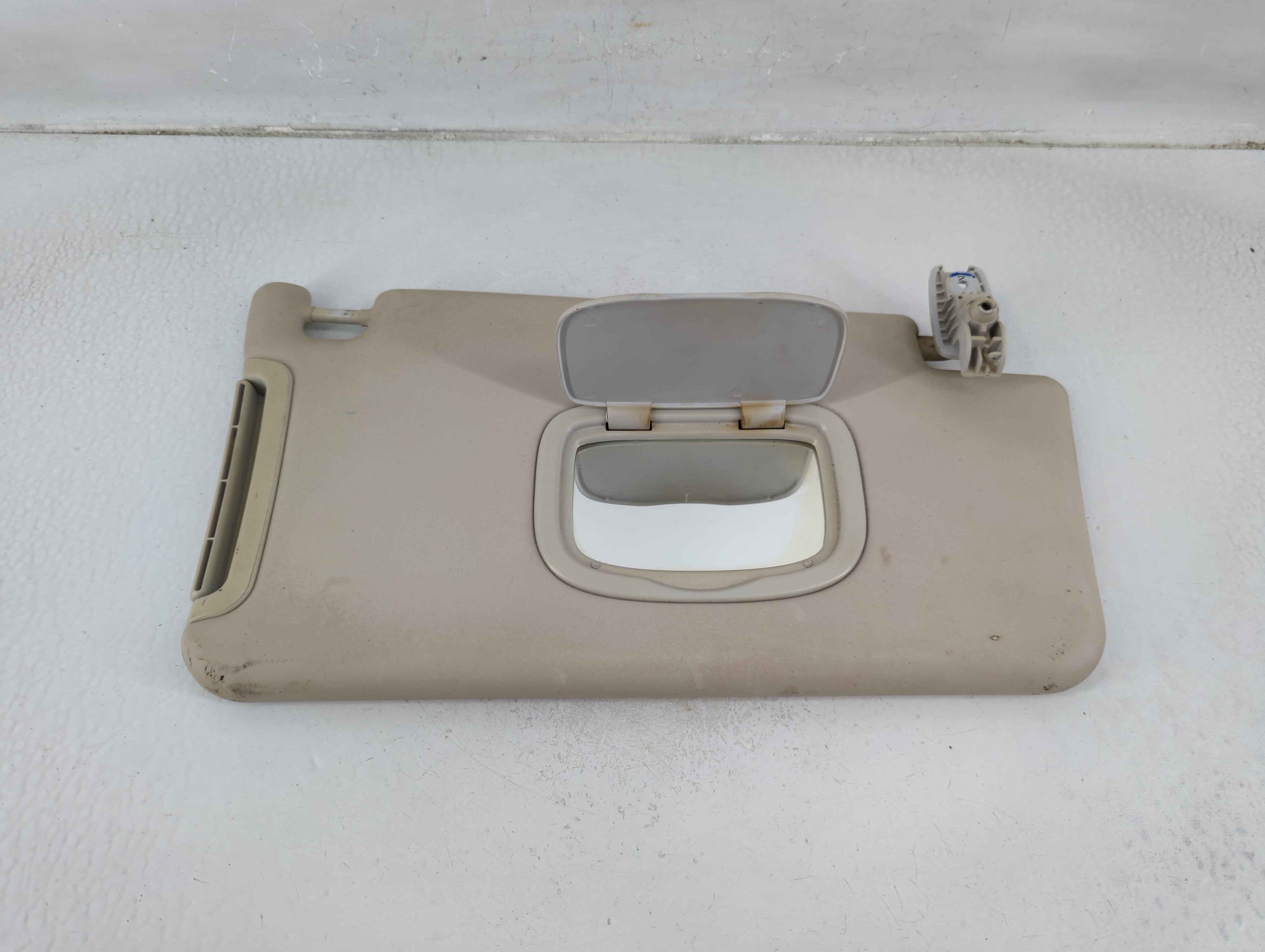 2015-2022 Jeep Renegade Passenger Sun Visor Mirror Right Sunvisor 1175773 - Oemusedautoparts1.com