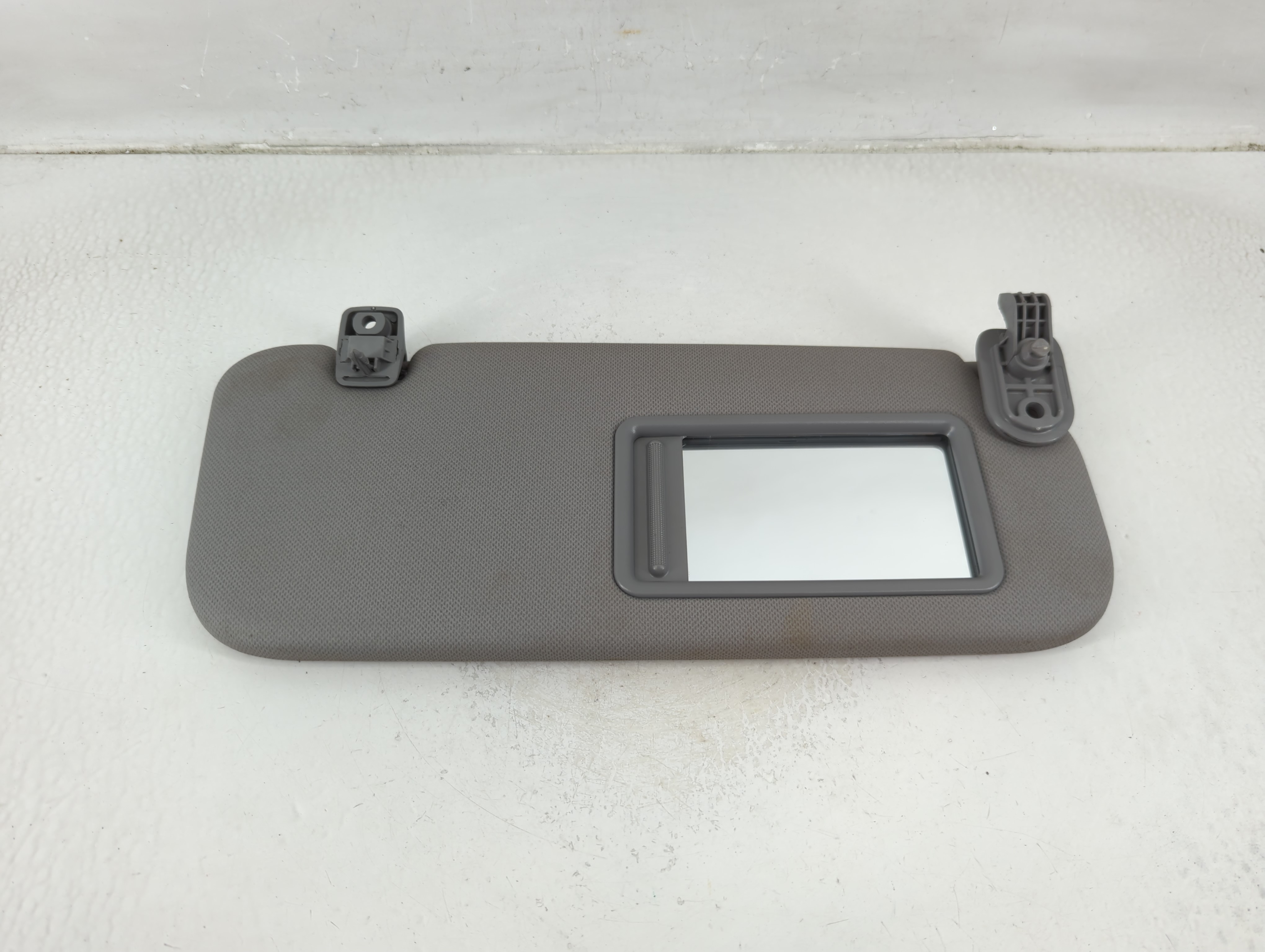 2014-2017 Hyundai Accent Passenger Sun Visor Mirror Right Sunvisor Grey 1175775 - Oemusedautoparts1.com