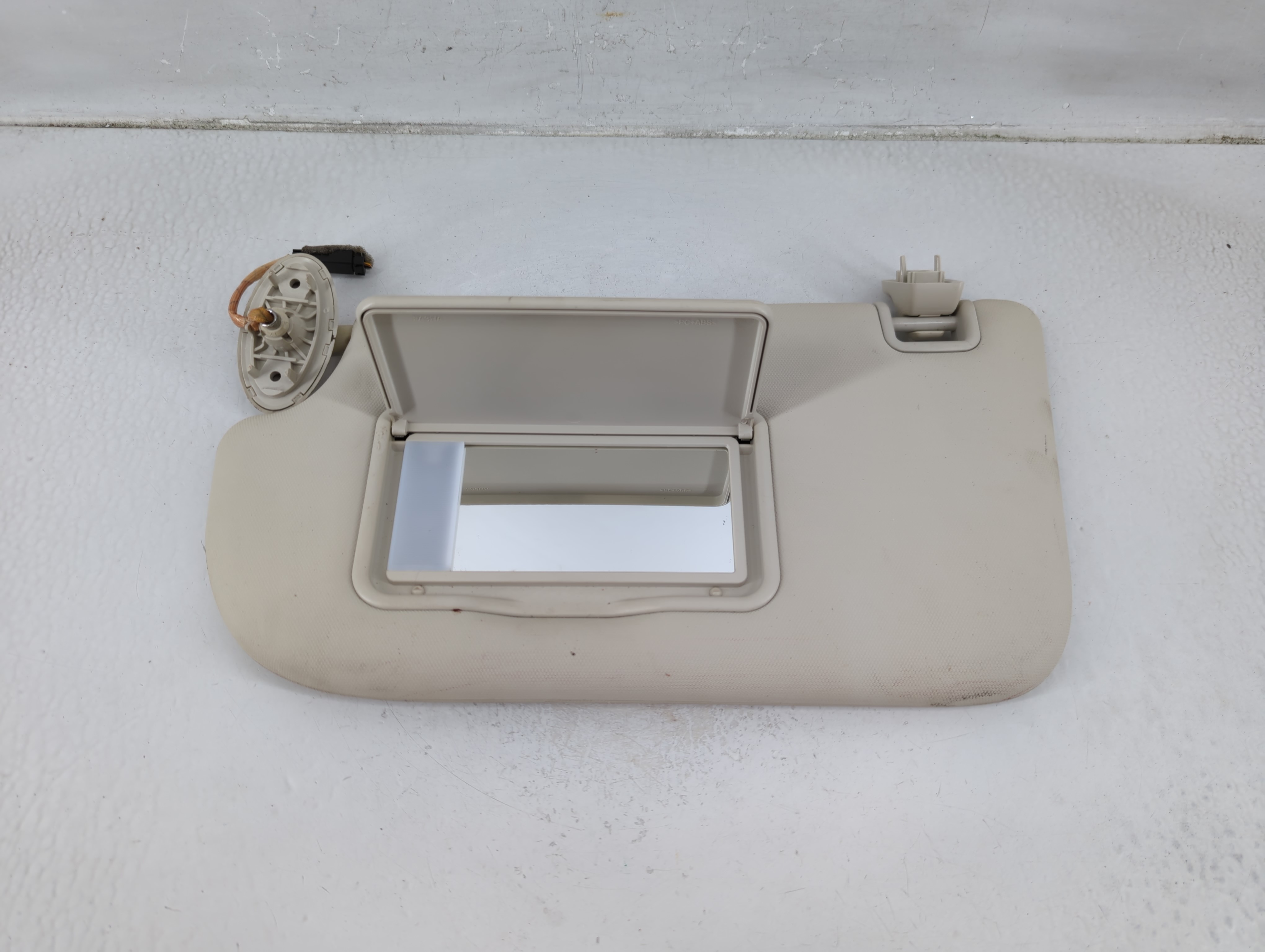 2013-2019 Ford Escape Driver Sun Visor Mirror Left Sunvisor Ivory 1175777 - Oemusedautoparts1.com