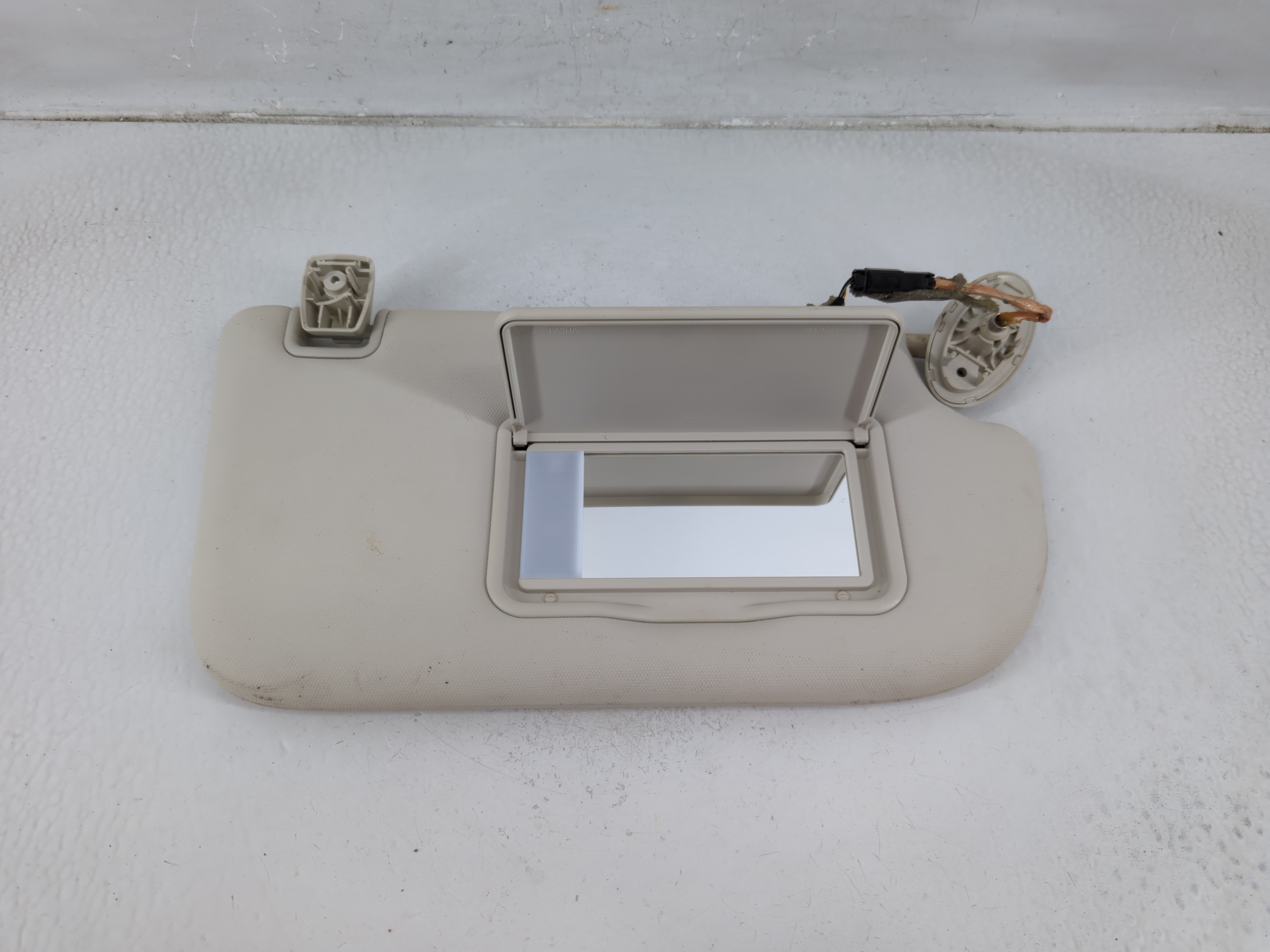 2013-2019 Ford Escape Passenger Sun Visor Mirror Right Sunvisor Ivory 1175778 - Oemusedautoparts1.com