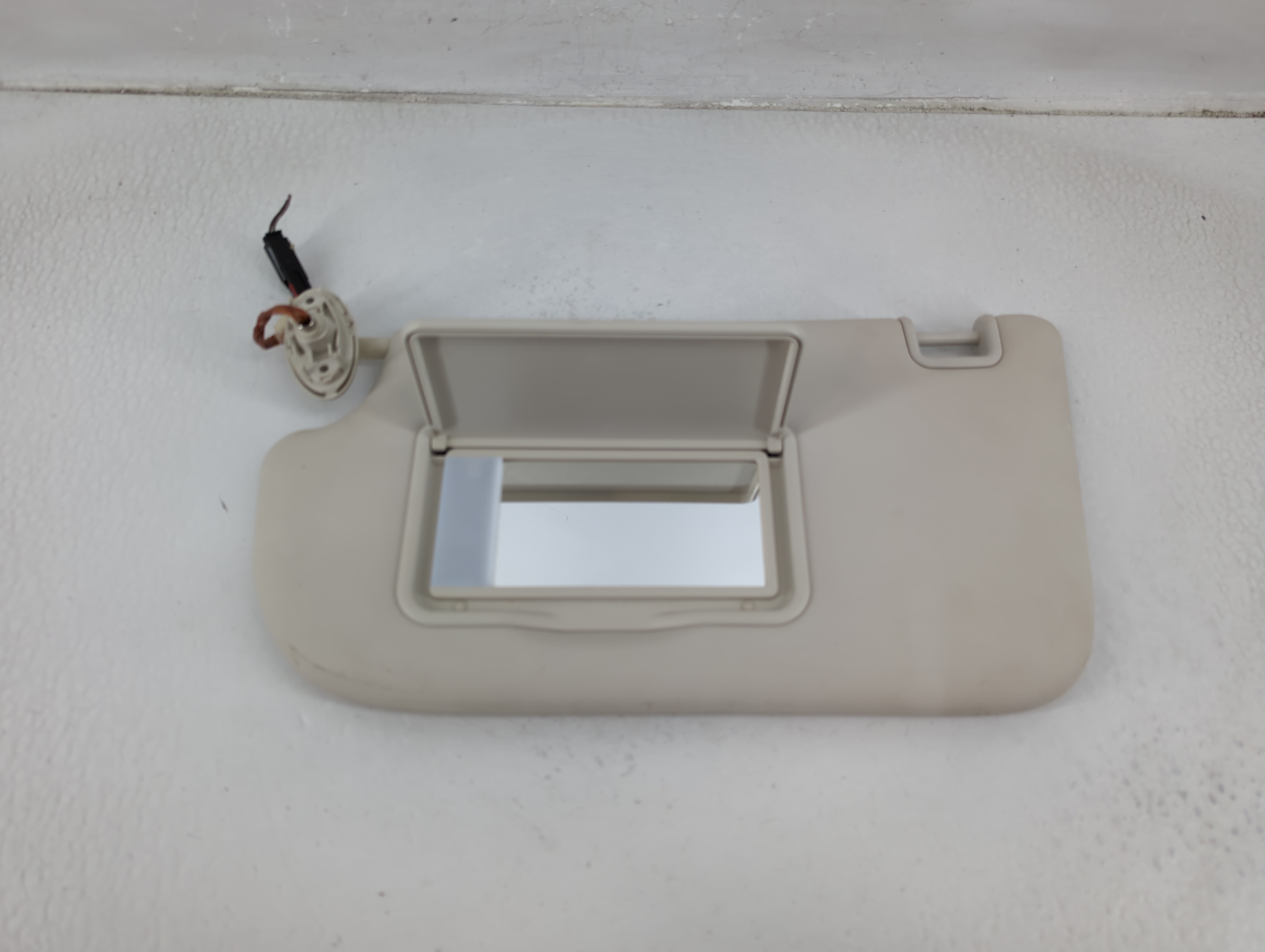 2013-2018 Ford Focus Passenger Sun Visor Mirror Right Sunvisor Cream 1175892 - Oemusedautoparts1.com