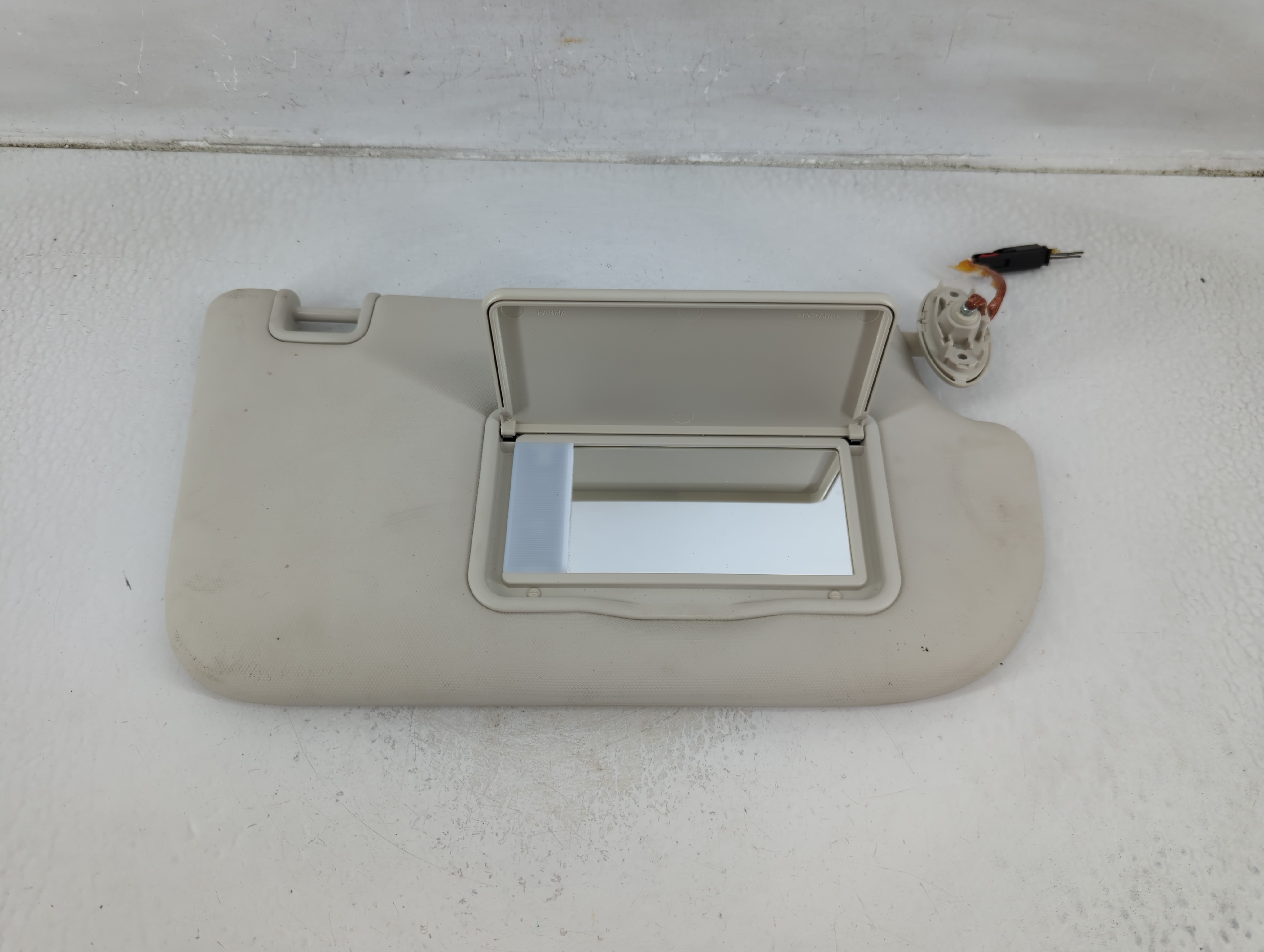2013-2018 Ford Focus Driver Sun Visor Mirror Left Sunvisor Cream 1175893 - Oemusedautoparts1.com