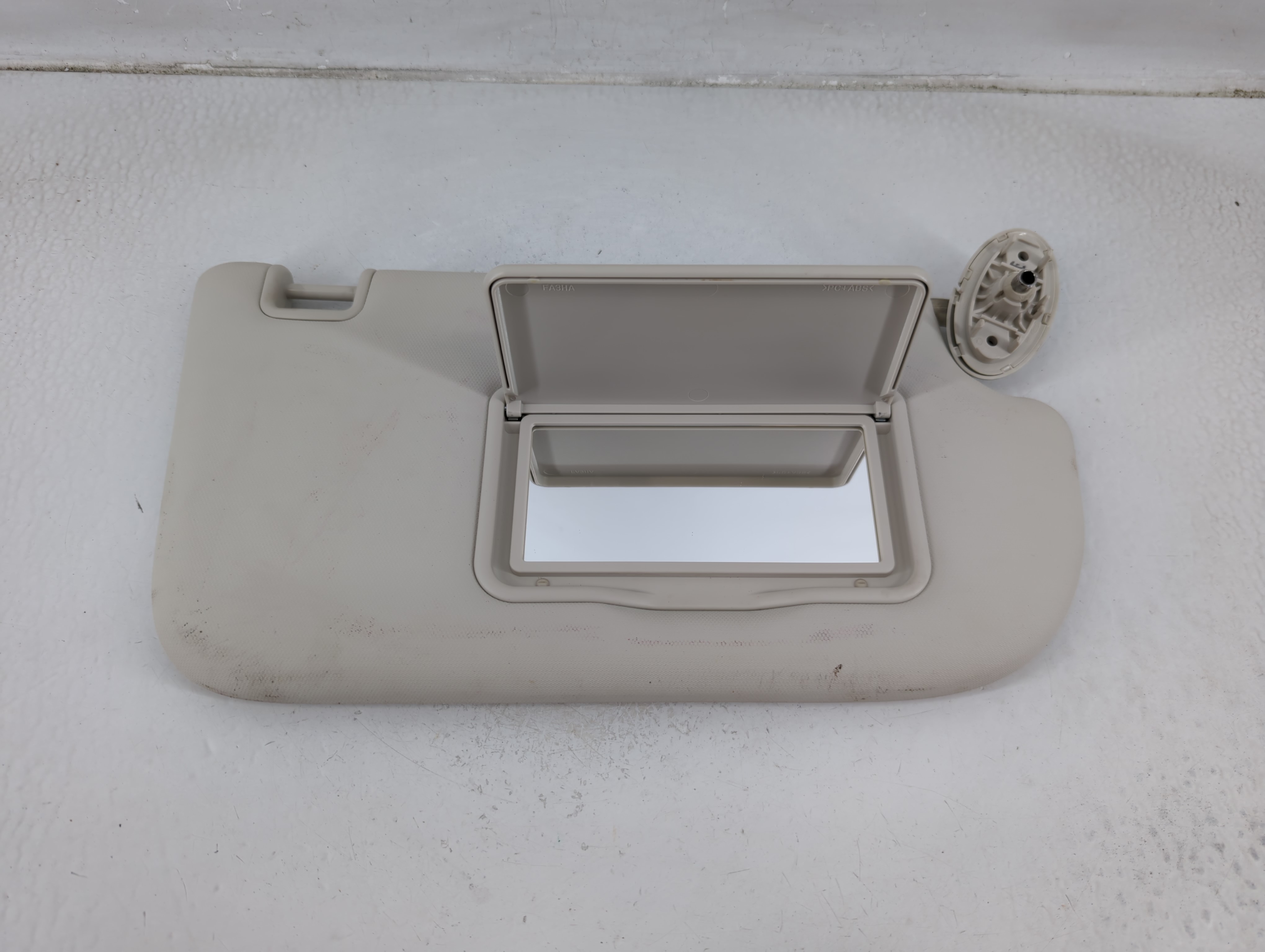 2013-2019 Ford Escape Passenger Sun Visor Mirror Right Sunvisor Ivory 1175895 - Oemusedautoparts1.com