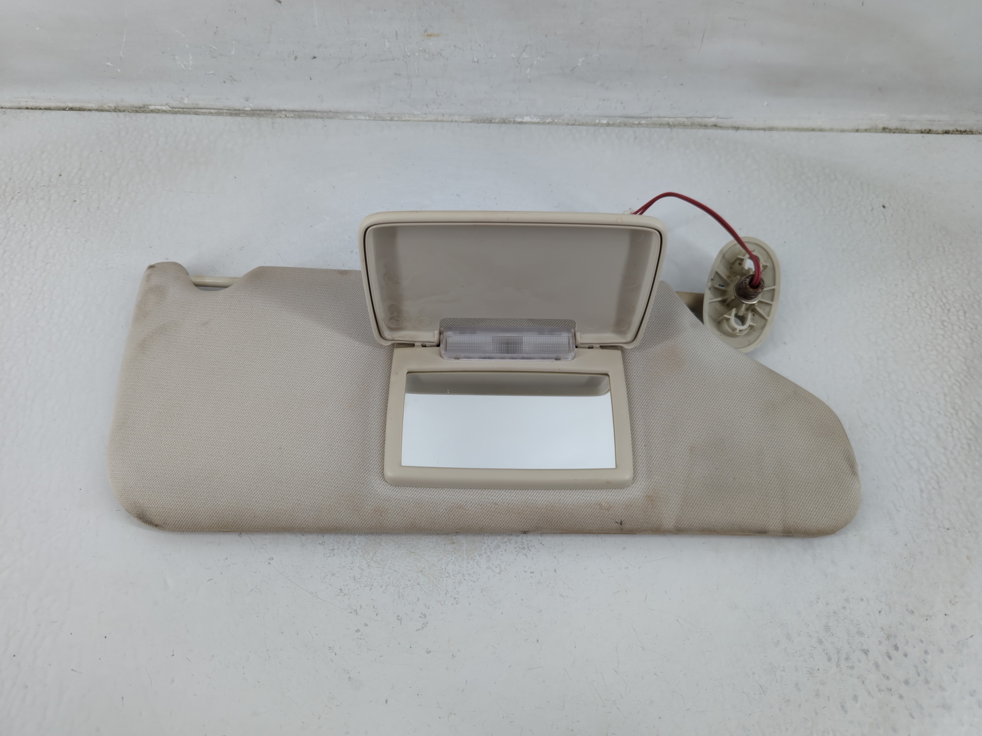 2007-2010 Dodge Nitro Passenger Sun Visor Mirror Right Sunvisor Cream 1175896 - Oemusedautoparts1.com