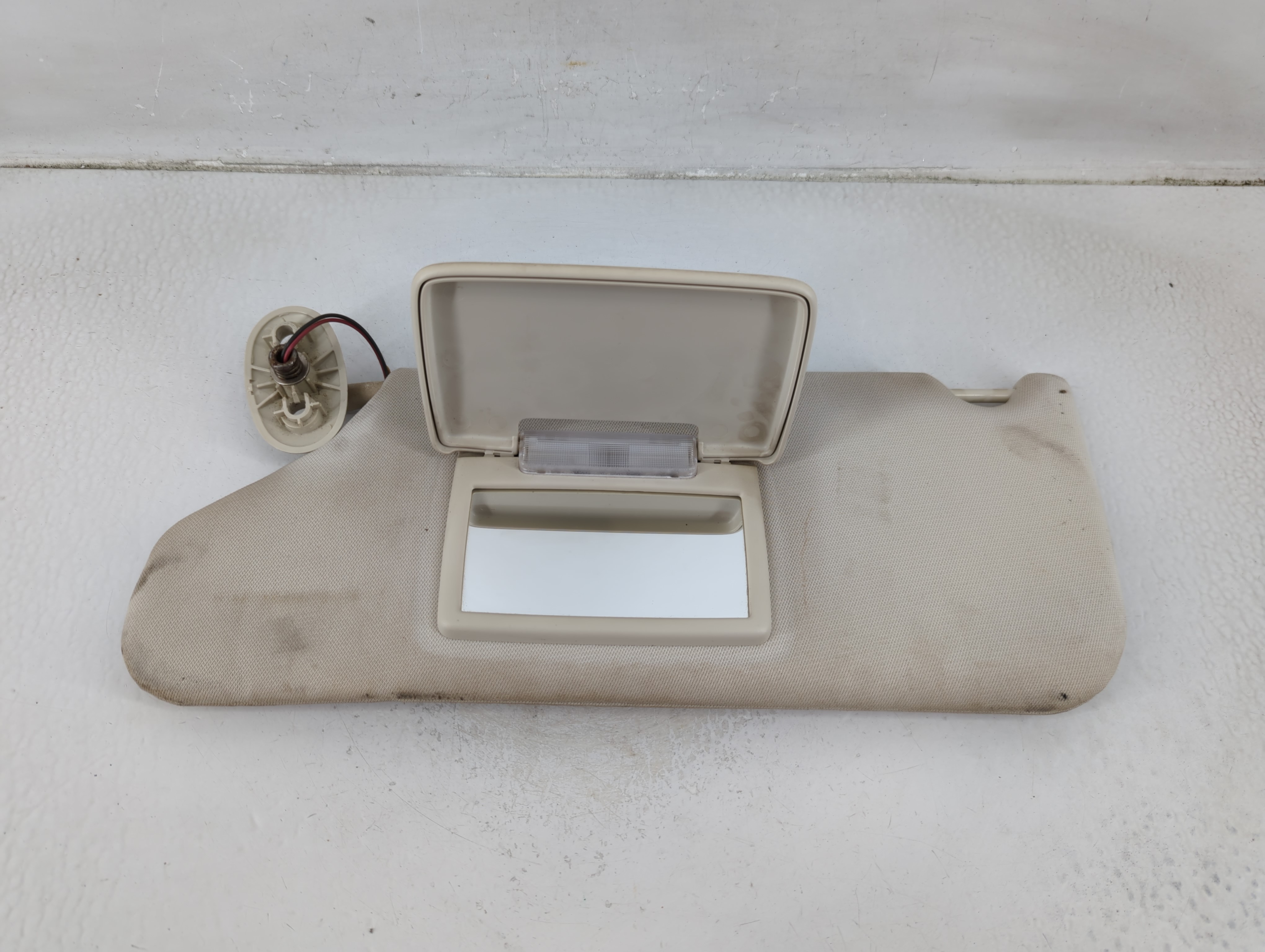 2007-2010 Dodge Nitro Driver Sun Visor Mirror Left Sunvisor Cream 1175897 - Oemusedautoparts1.com