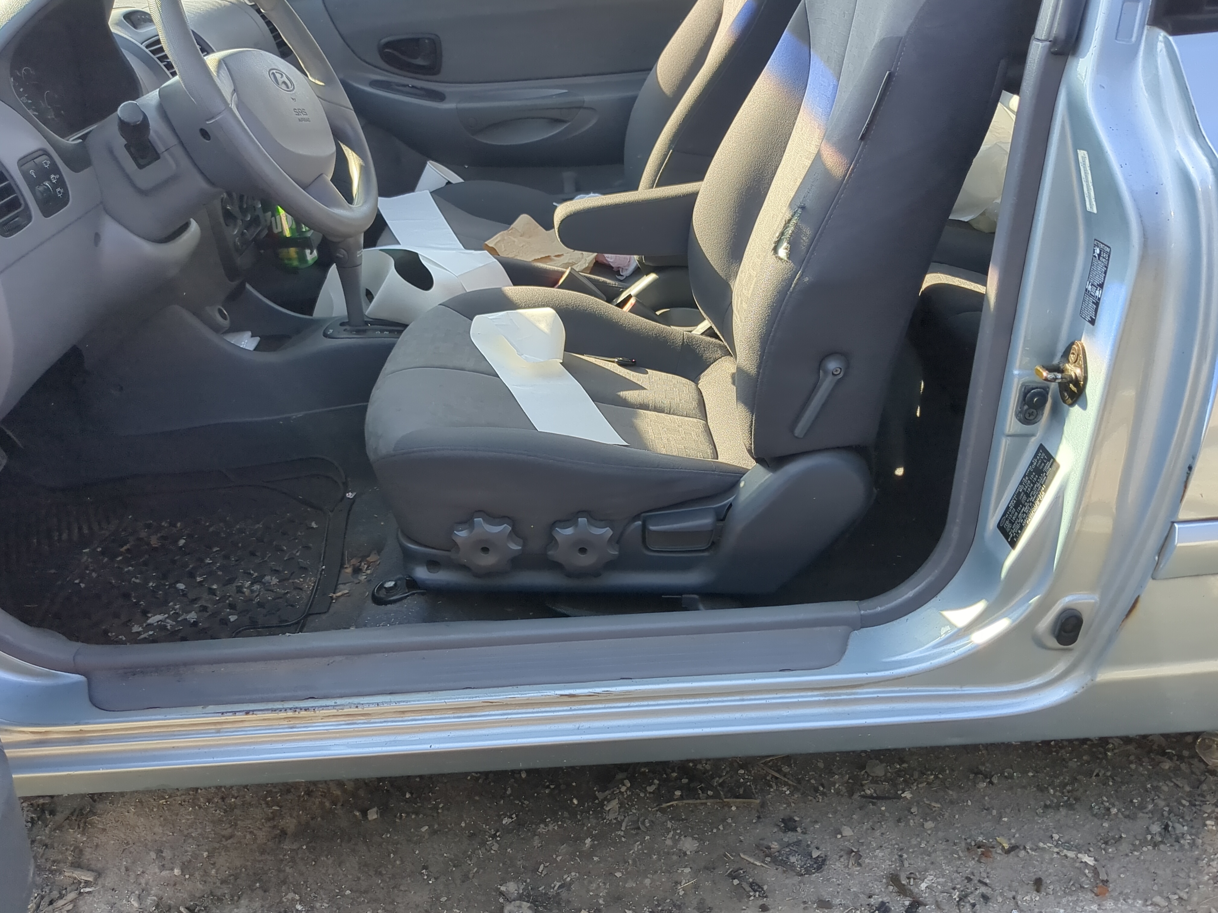 Picture of 2003-2003 Hyundai Accent Driver Front Seat Oem 1177091