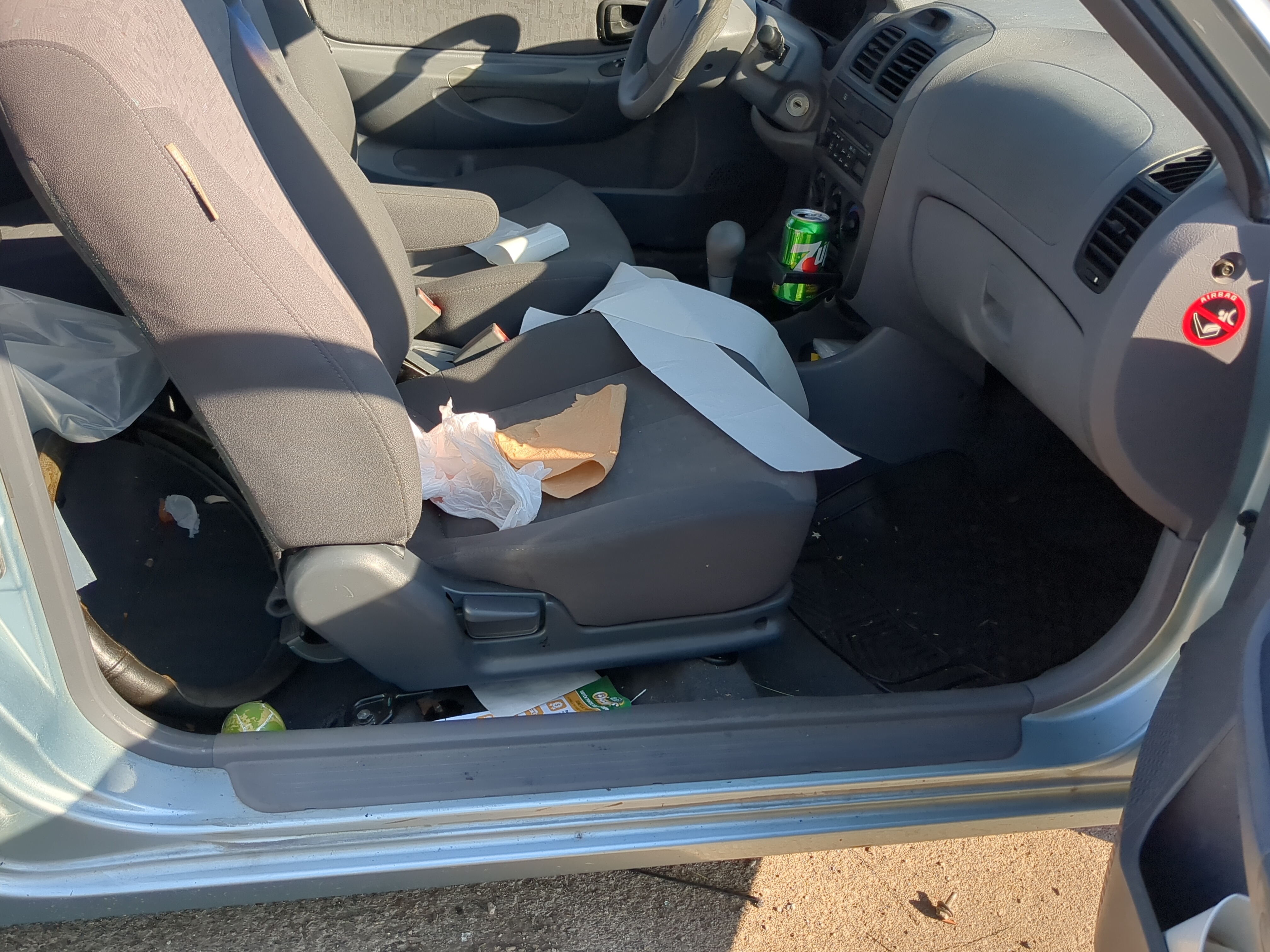 Picture of 2003-2003 Hyundai Accent Passenger Front Seat Oem 1177108