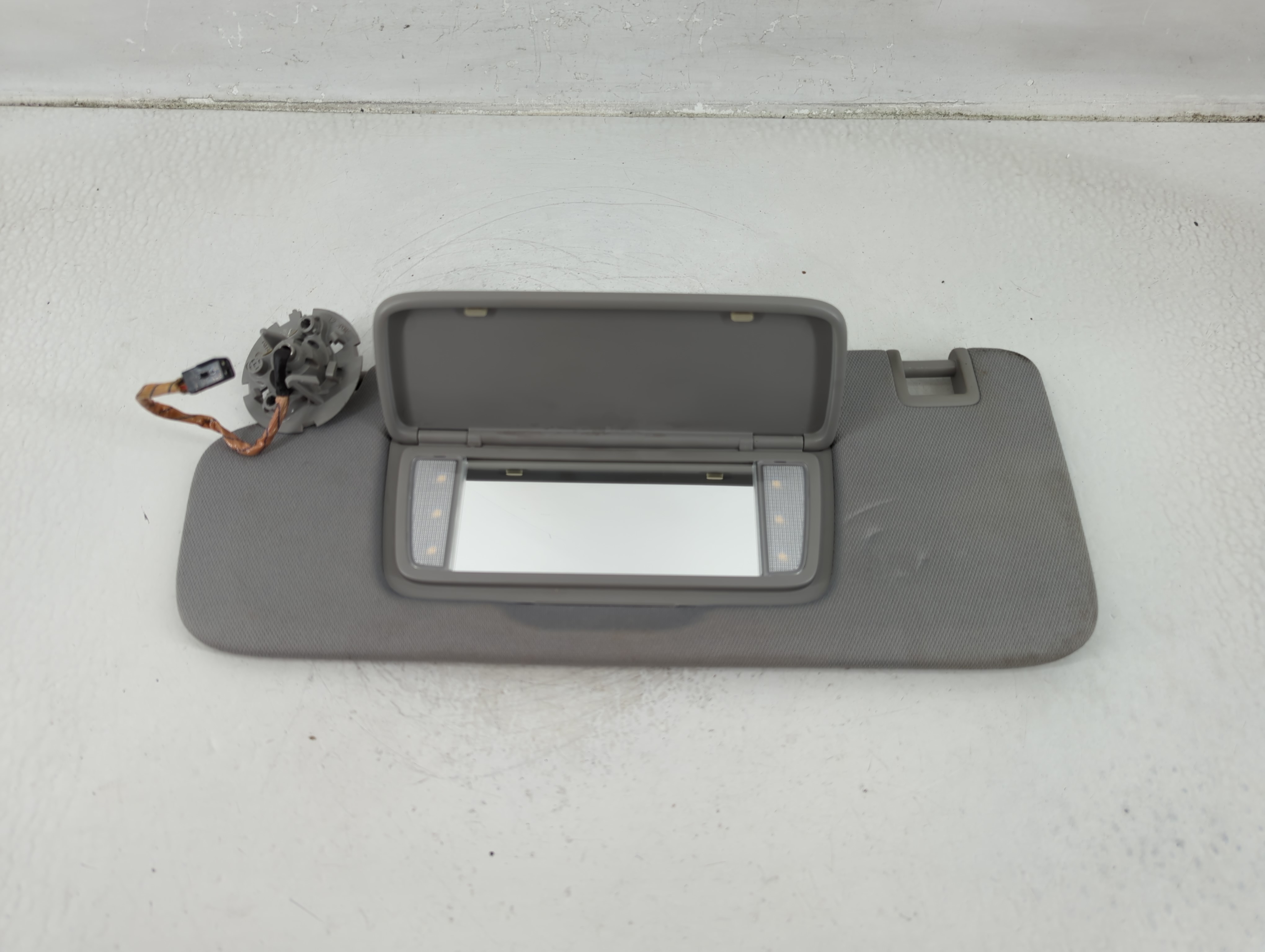 2018 Chevrolet Equinox Driver Sun Visor Mirror Left Sunvisor Gray 1177368 - Oemusedautoparts1.com