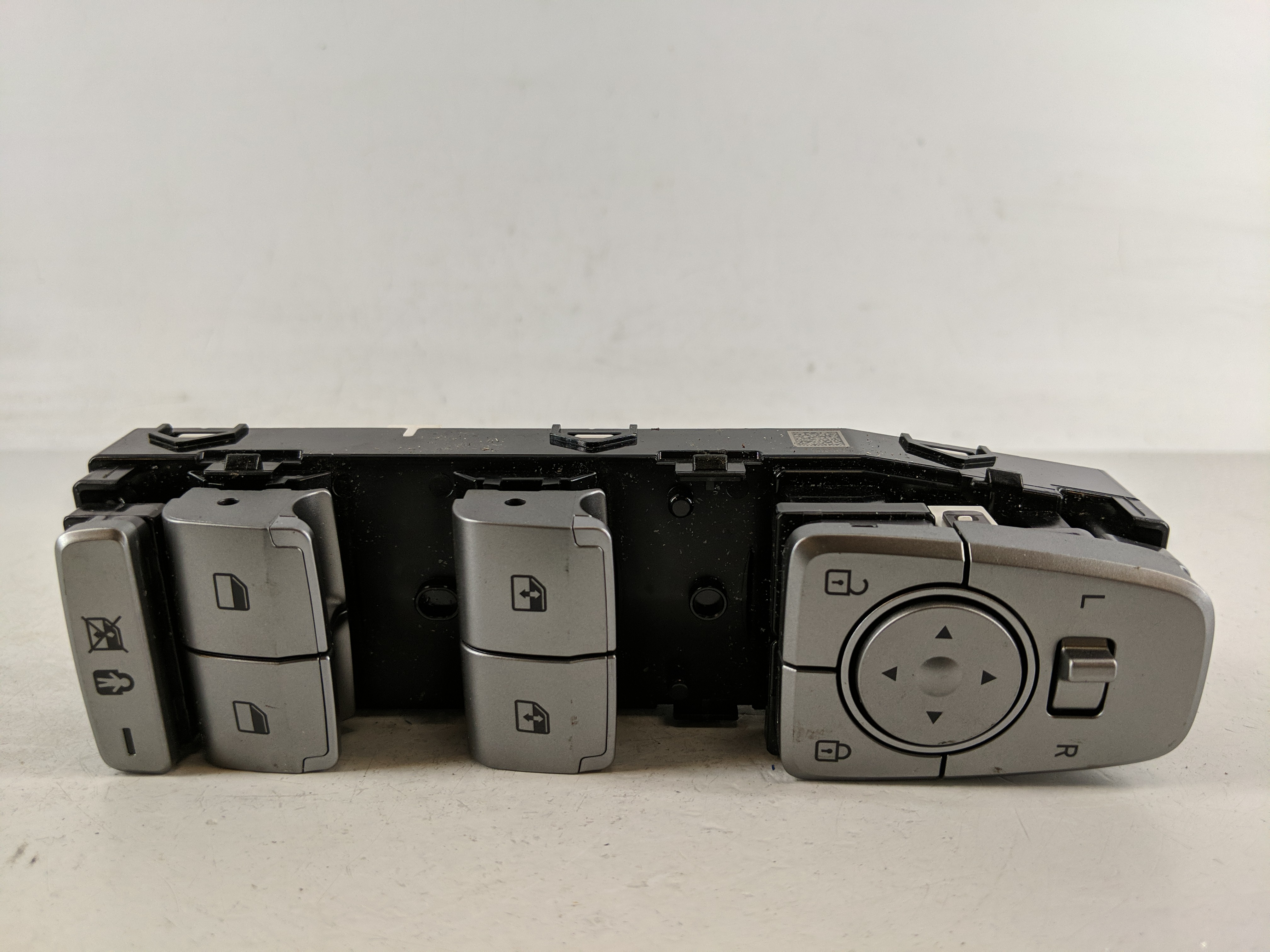 Picture of 2020 Hyundai Palisade Driver Left Door Master Power Window Switch 1177386