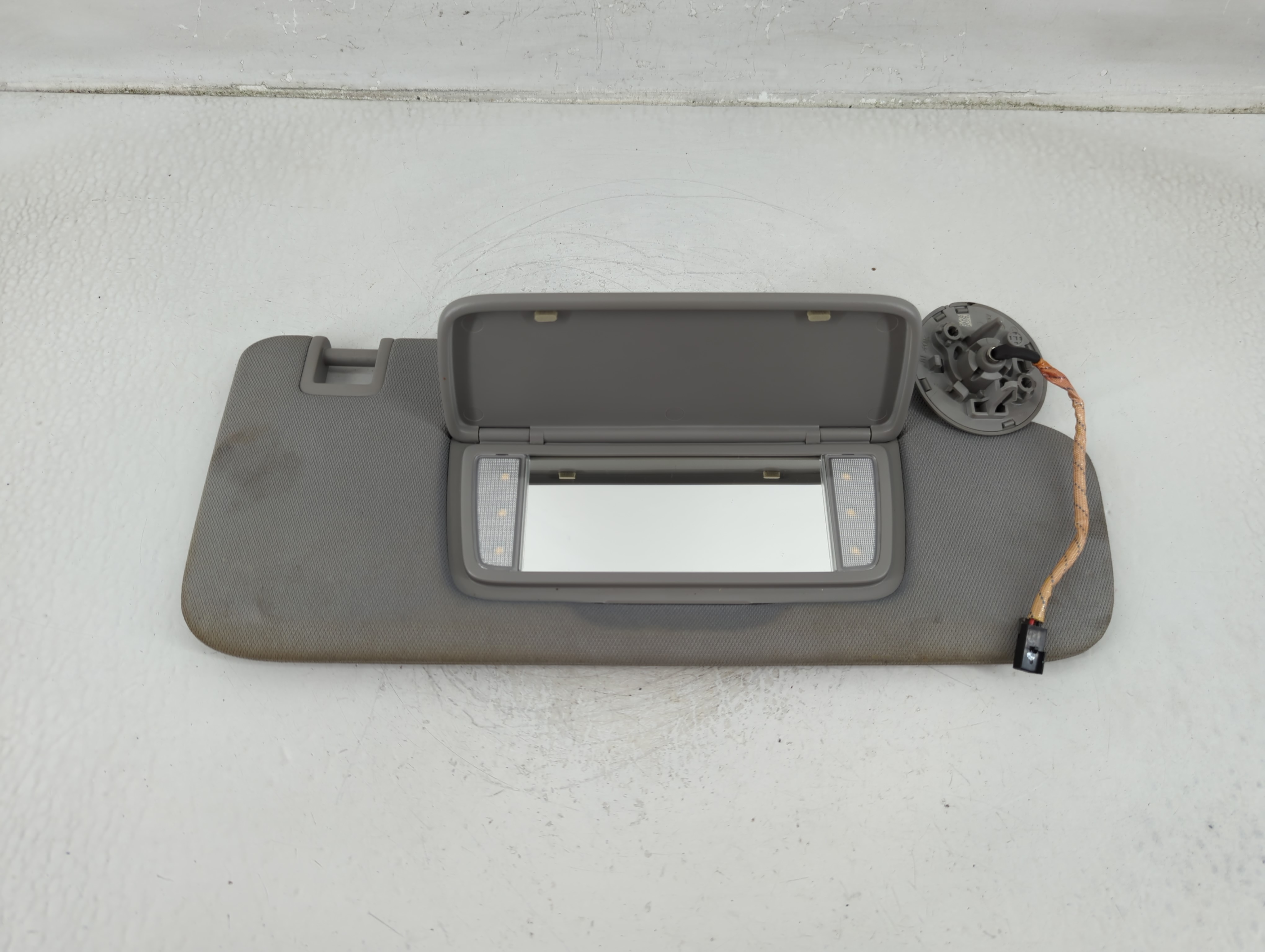 2018-2019 Chevrolet Equinox Passenger Sun Visor Mirror Right Sunvisor 1177392 - Oemusedautoparts1.com