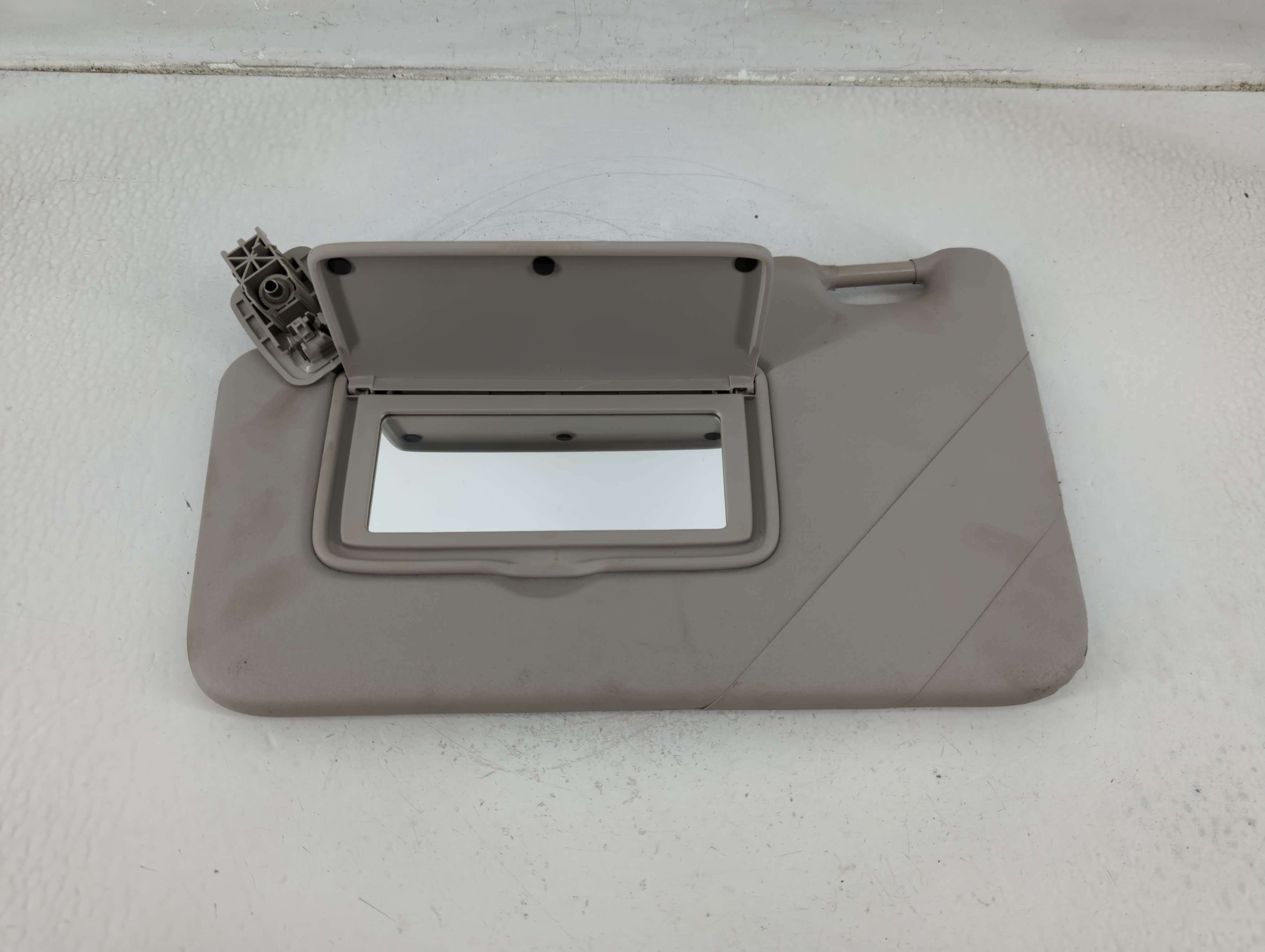 2020-2022 Nissan Versa Driver Sun Visor Mirror Left Sunvisor Gray 1177406 - Oemusedautoparts1.com