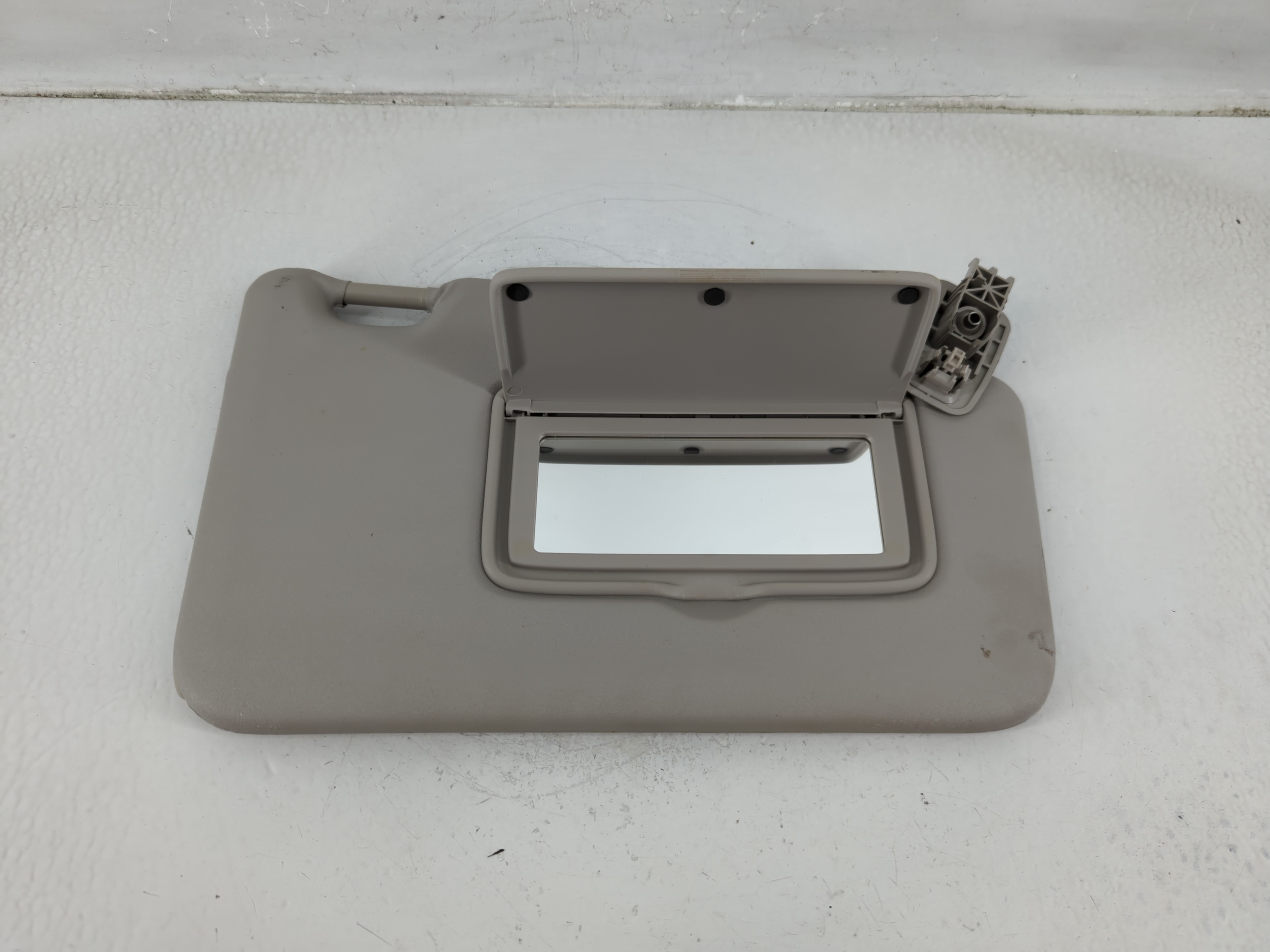 2020-2022 Nissan Versa Passenger Sun Visor Mirror Right Sunvisor Gray 1177407 - Oemusedautoparts1.com