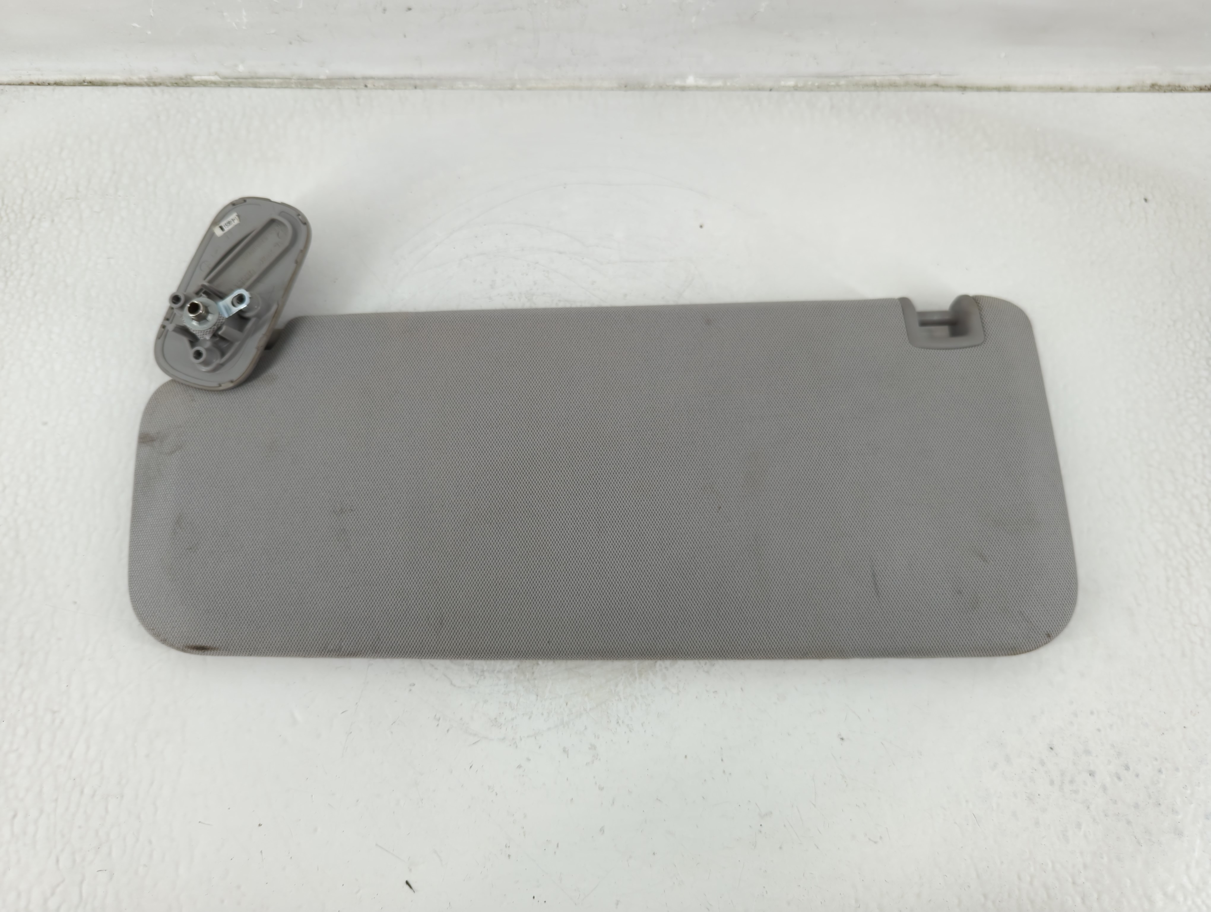 2015-2018 Chevrolet Silverado 2500 Driver Sun Visor Mirror Left Sunvisor 1177409 - Oemusedautoparts1.com