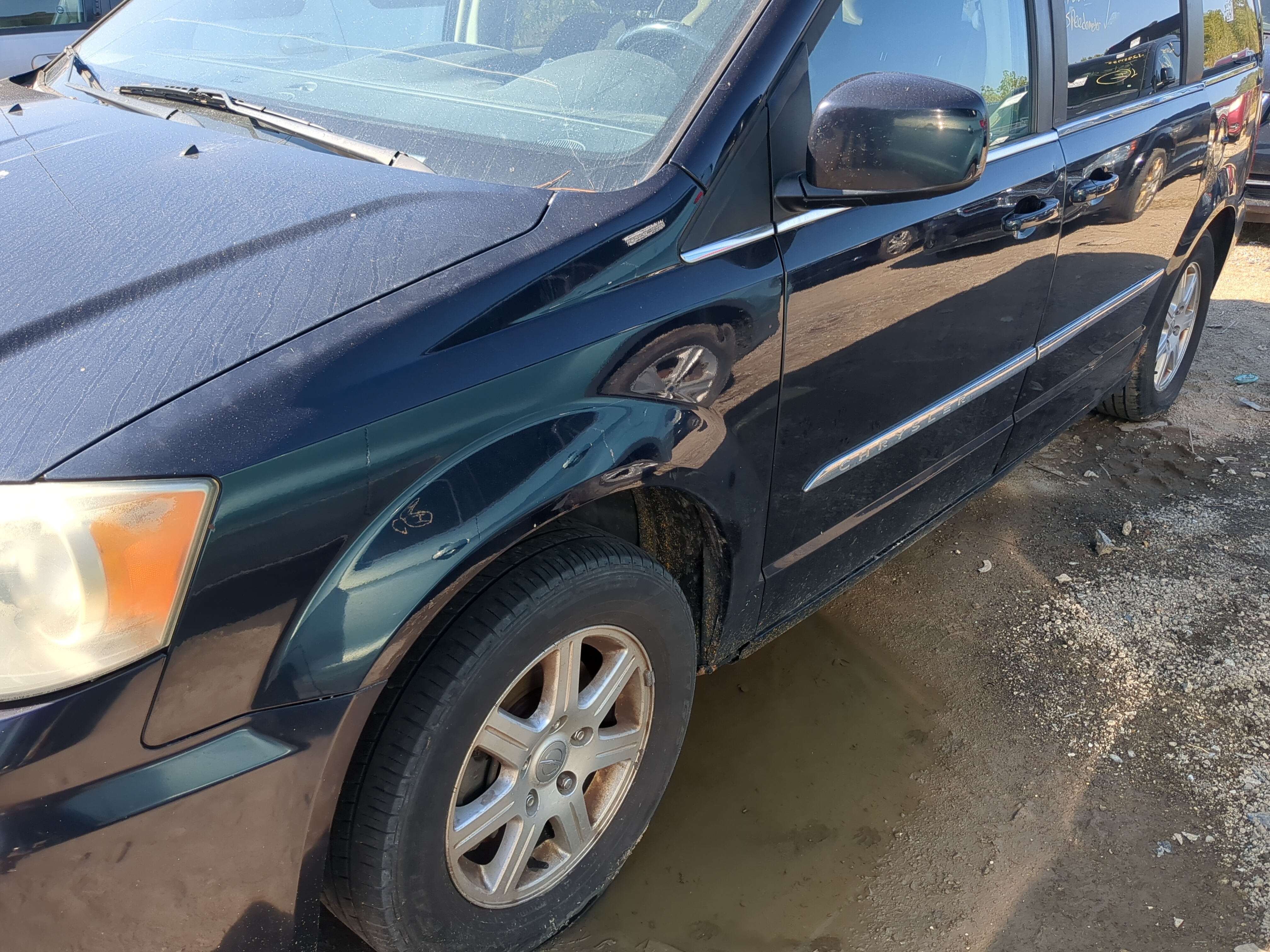 2008-2016 Chrysler Town & Country Driver Fender 1177642 - Oemusedautoparts1.com