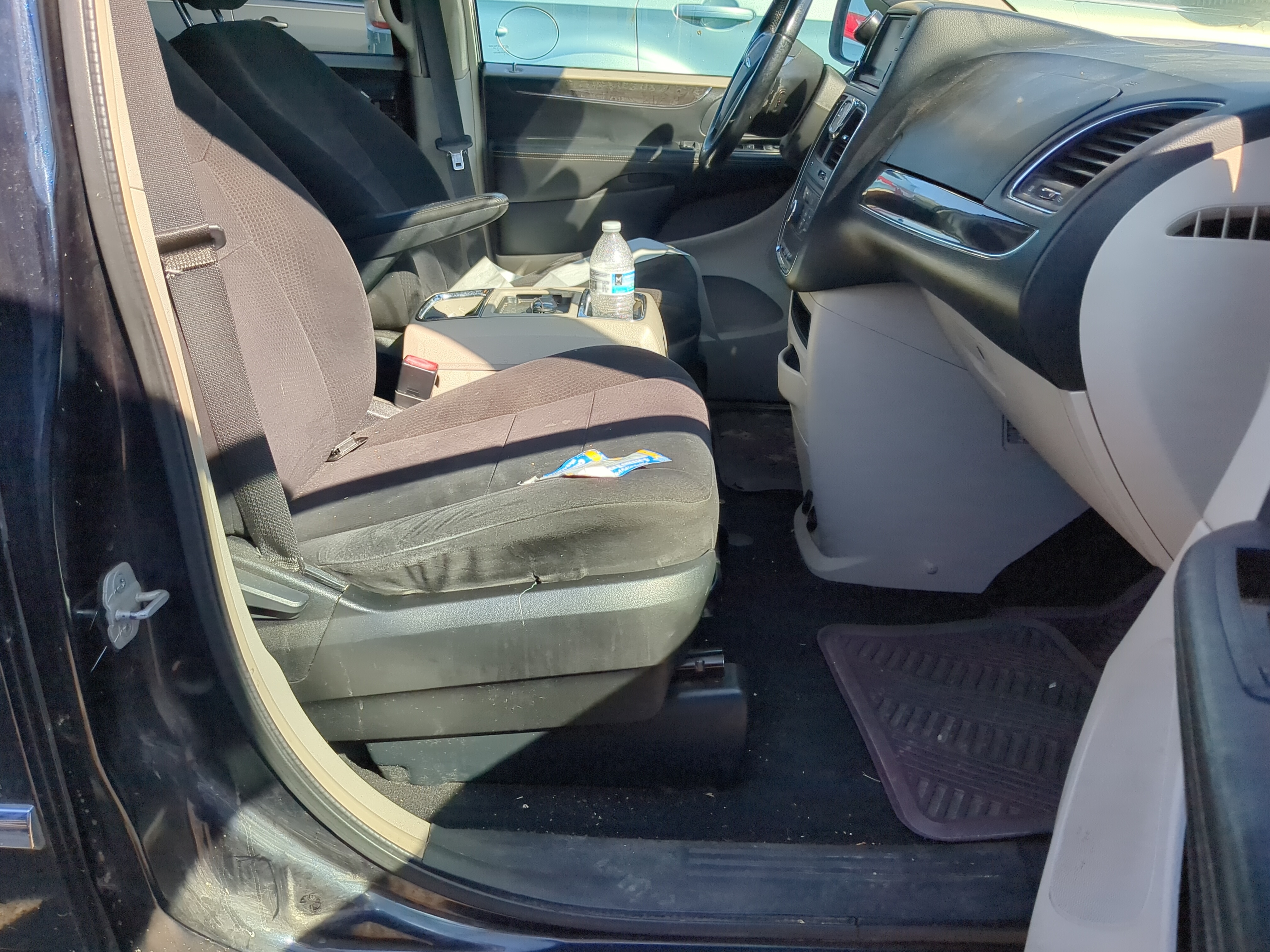 Picture of 2011-2016 Chrysler Town & Country Passenger Front Seat Oem 1177775