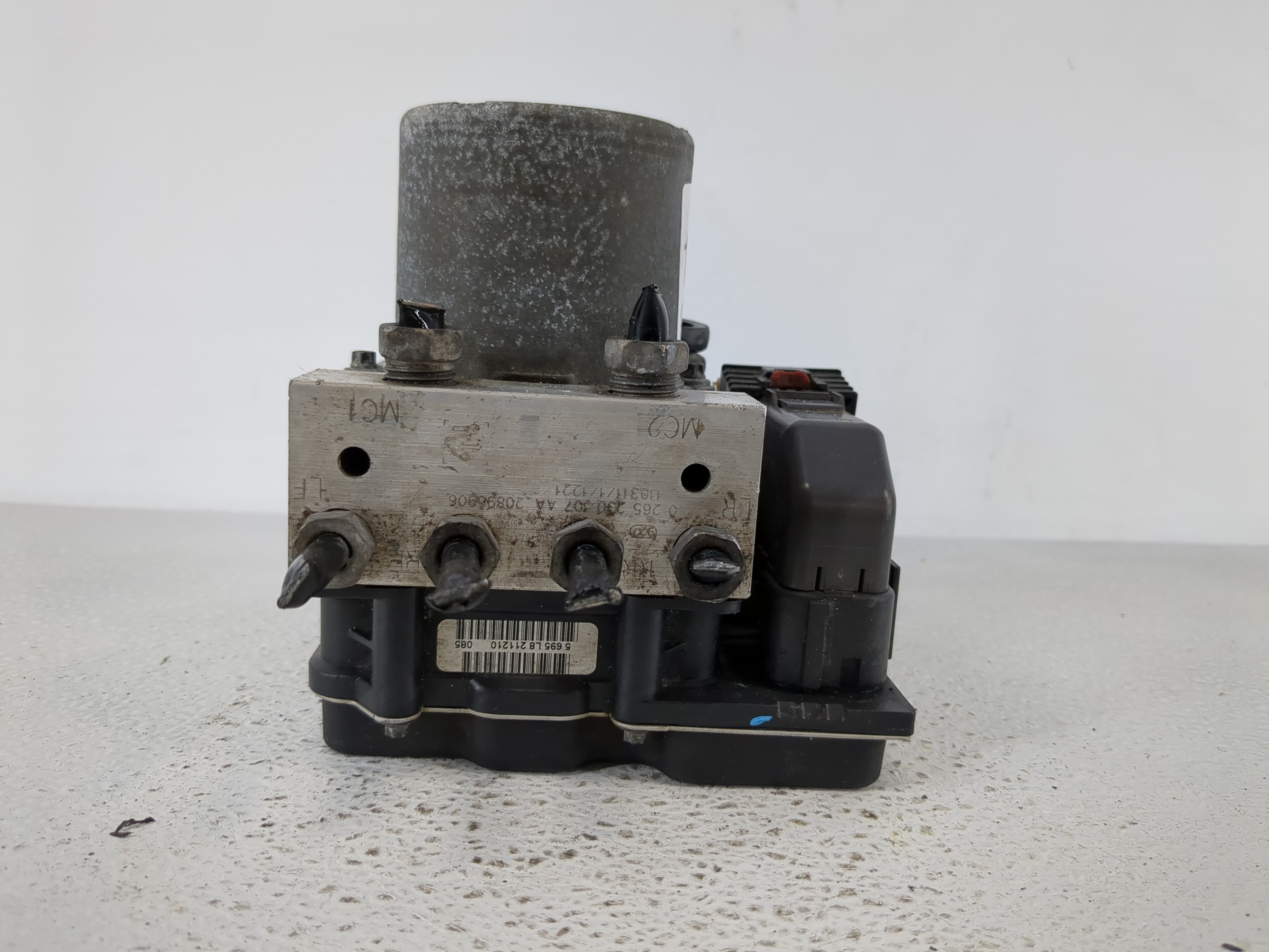 2009-2014 Gmc Yukon Xl 1500 Abs Pump Control Module 1177810 - Oemusedautoparts1.com