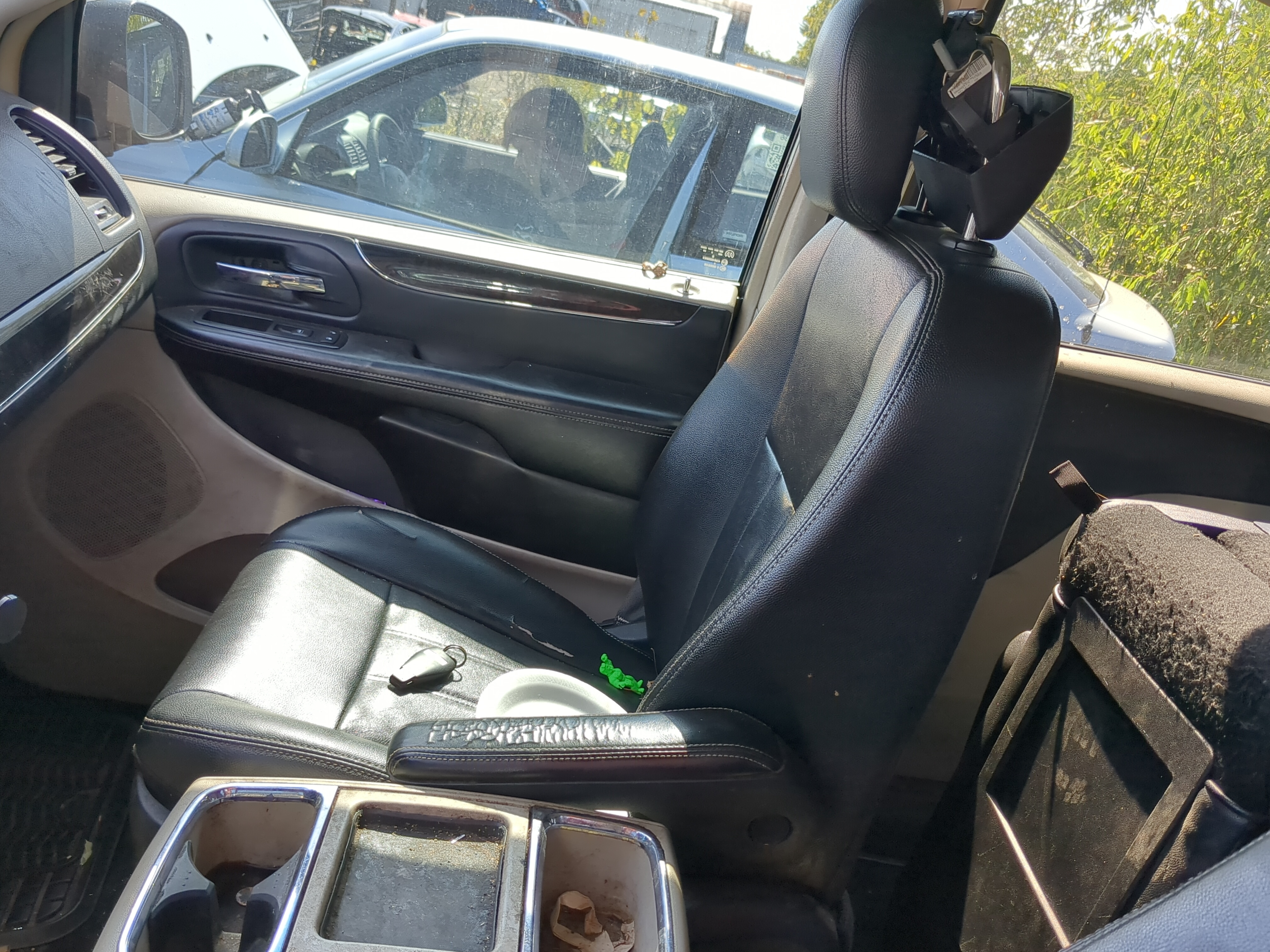 Picture of 2011-2016 Chrysler Town & Country Passenger Front Seat Oem 1177853