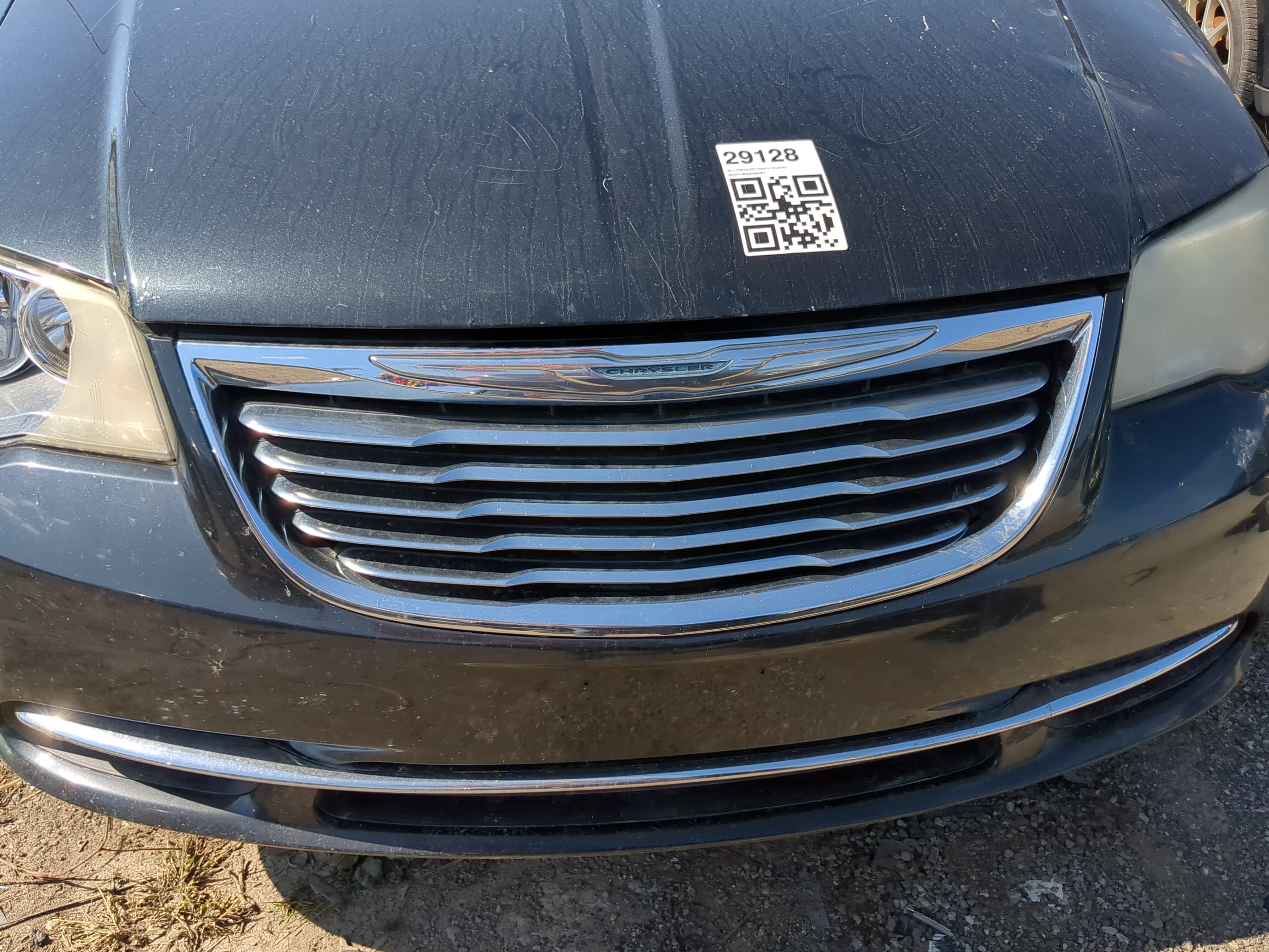 2011-2016 Chrysler Town & Country Front Grille Bumper Not Included 1177933 - Oemusedautoparts1.com