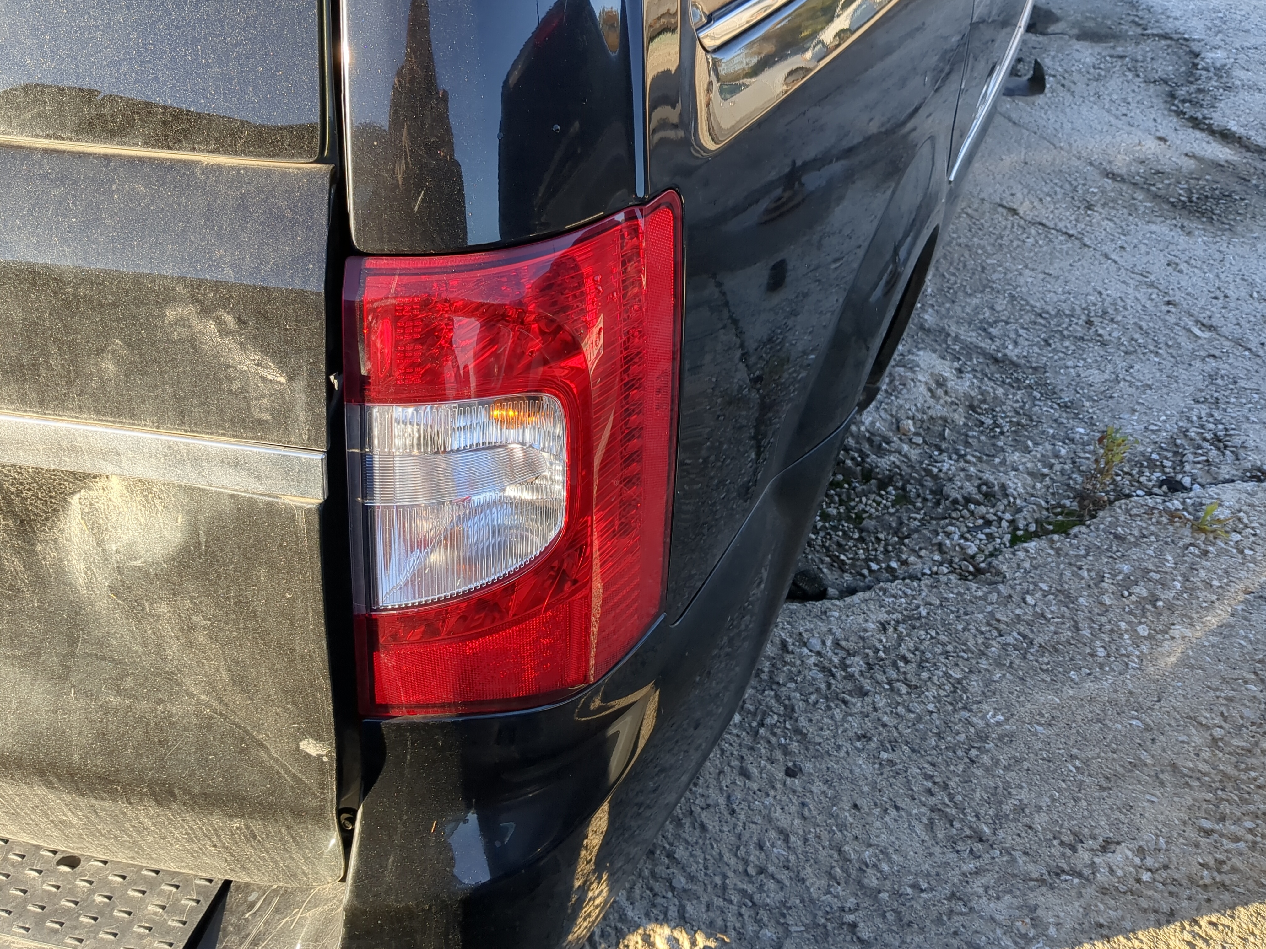 Picture of Tail Lights 2013 CHRYSLER TOWN & COUNTRY