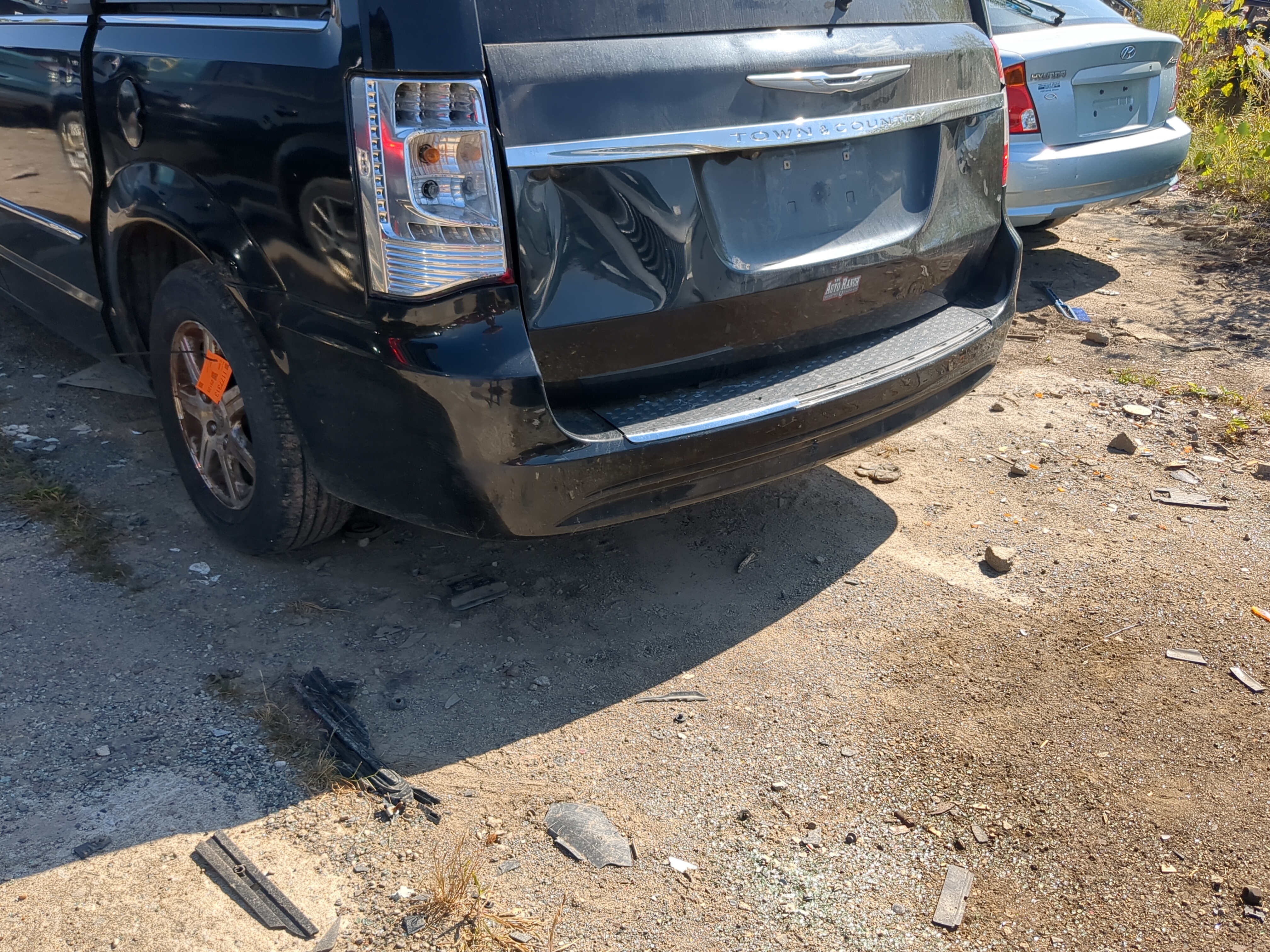 2011-2016 Chrysler Town & Country Rear Bumper Assembly Oem 1177987 - Oemusedautoparts1.com