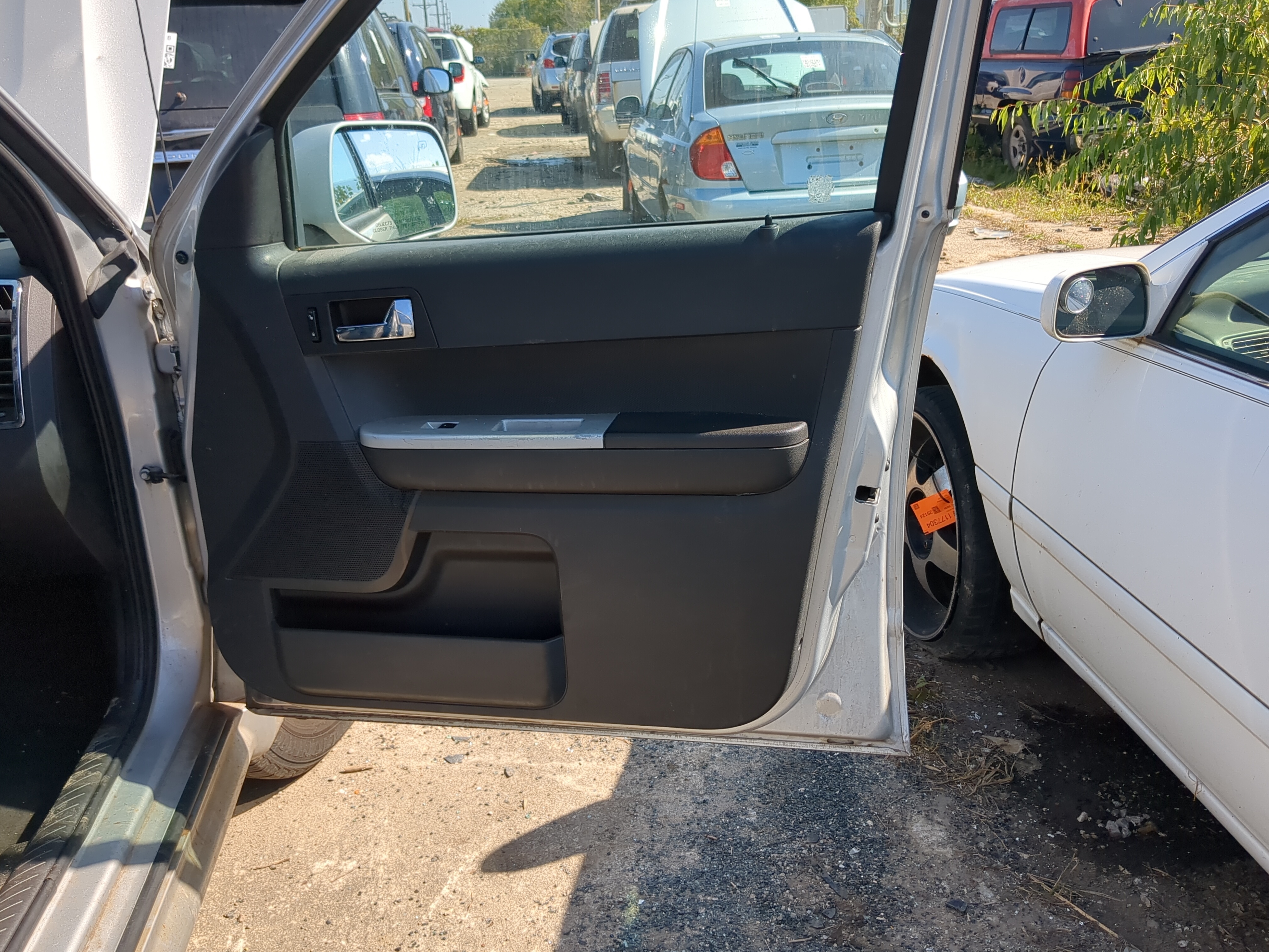 2008 Mercury Mariner Front Right Passenger Interior Door Panel Trim 1178162 - Oemusedautoparts1.com