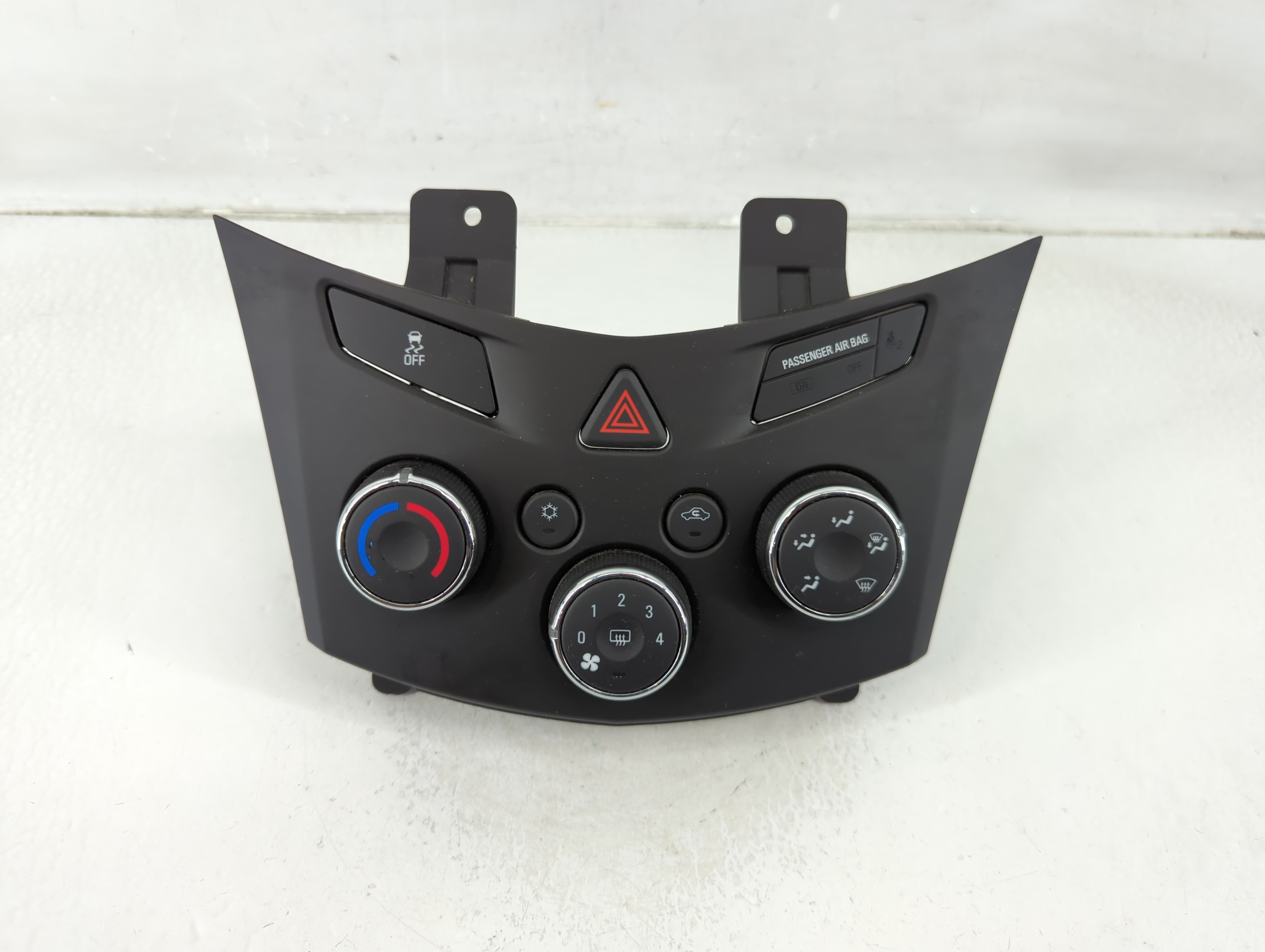 Picture of 2016-2016 Chevrolet Trax Ac Heater Climate Control 42351887 1178486