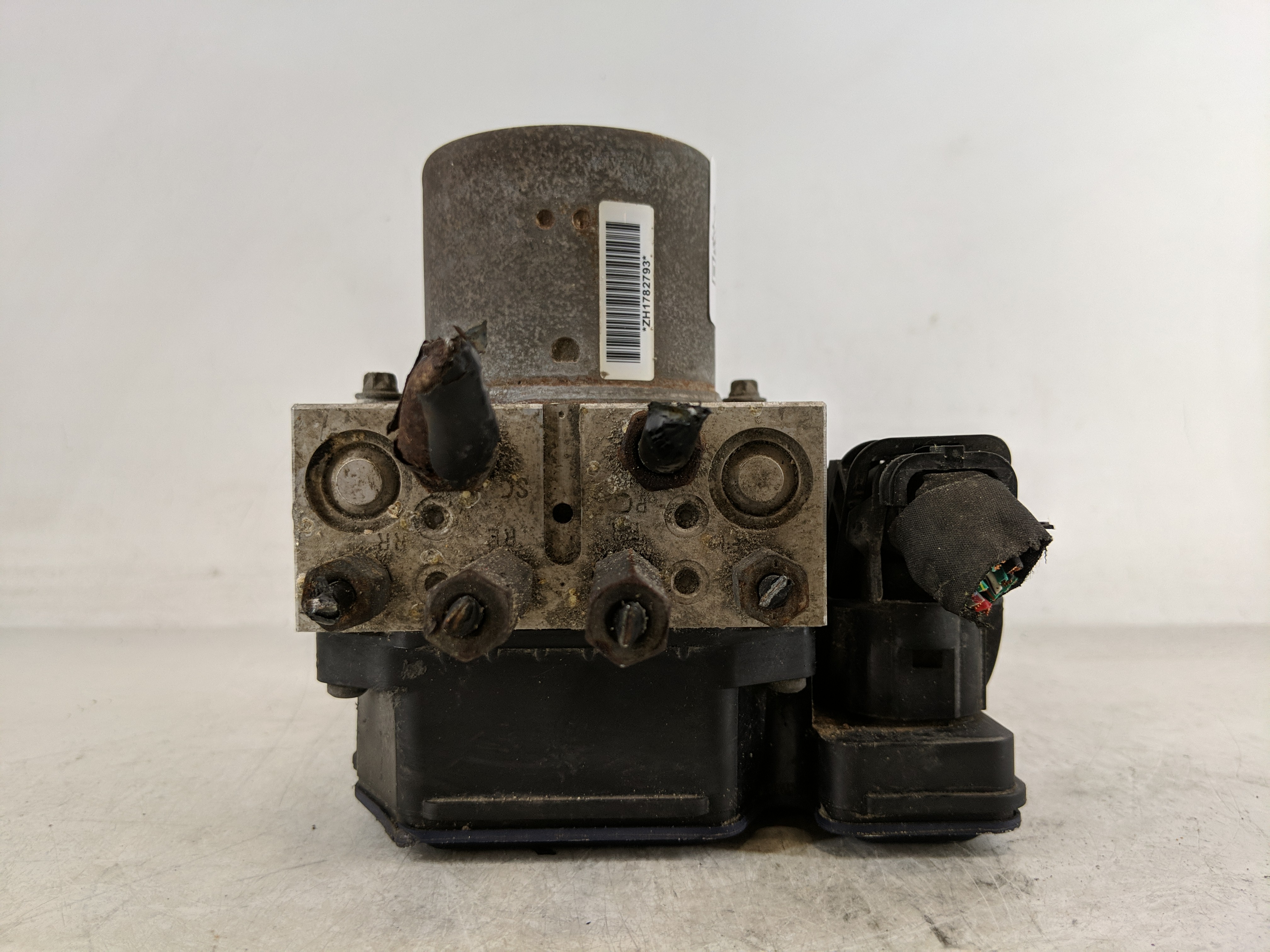 2013-2014 Jeep Grand Cherokee Abs Pump Control Module 1178892 - Oemusedautoparts1.com