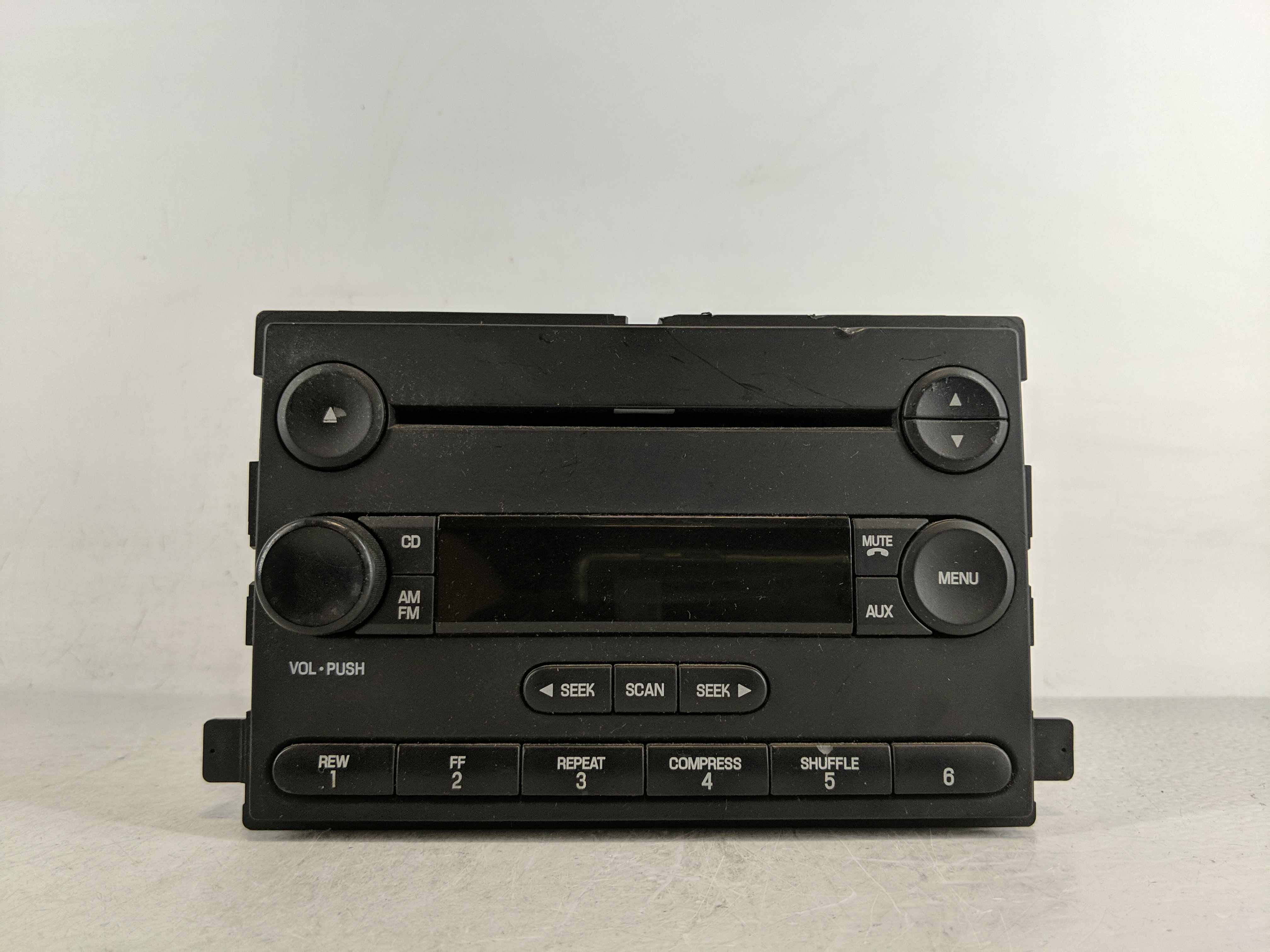 Picture of 2005-2005 Ford F-350 Super Duty Am Fm Cd Player Radio Receiver 1178920