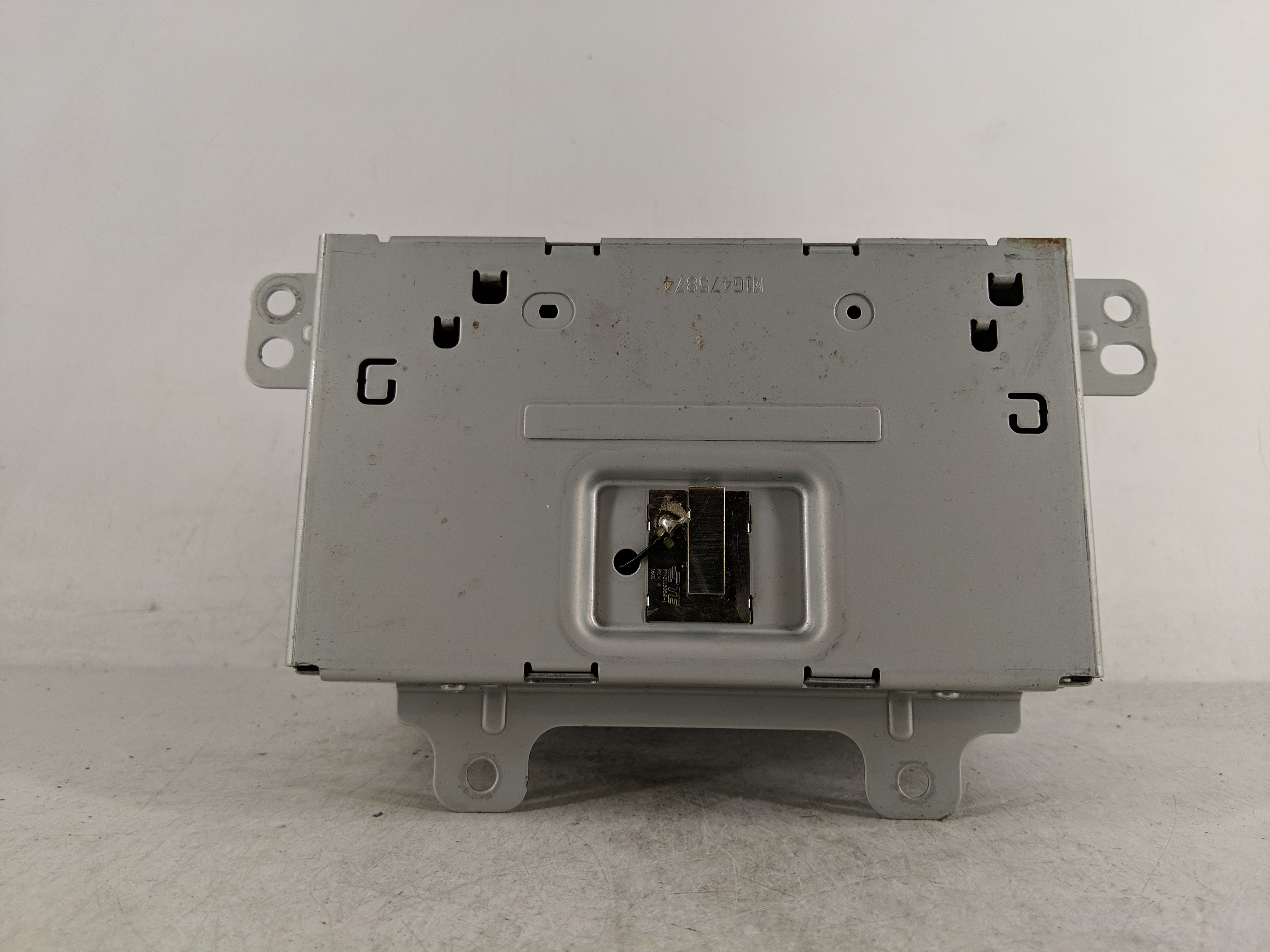 2016-2017 Chevrolet Equinox Am Fm Cd Player Radio Receiver 1179073 - Oemusedautoparts1.com