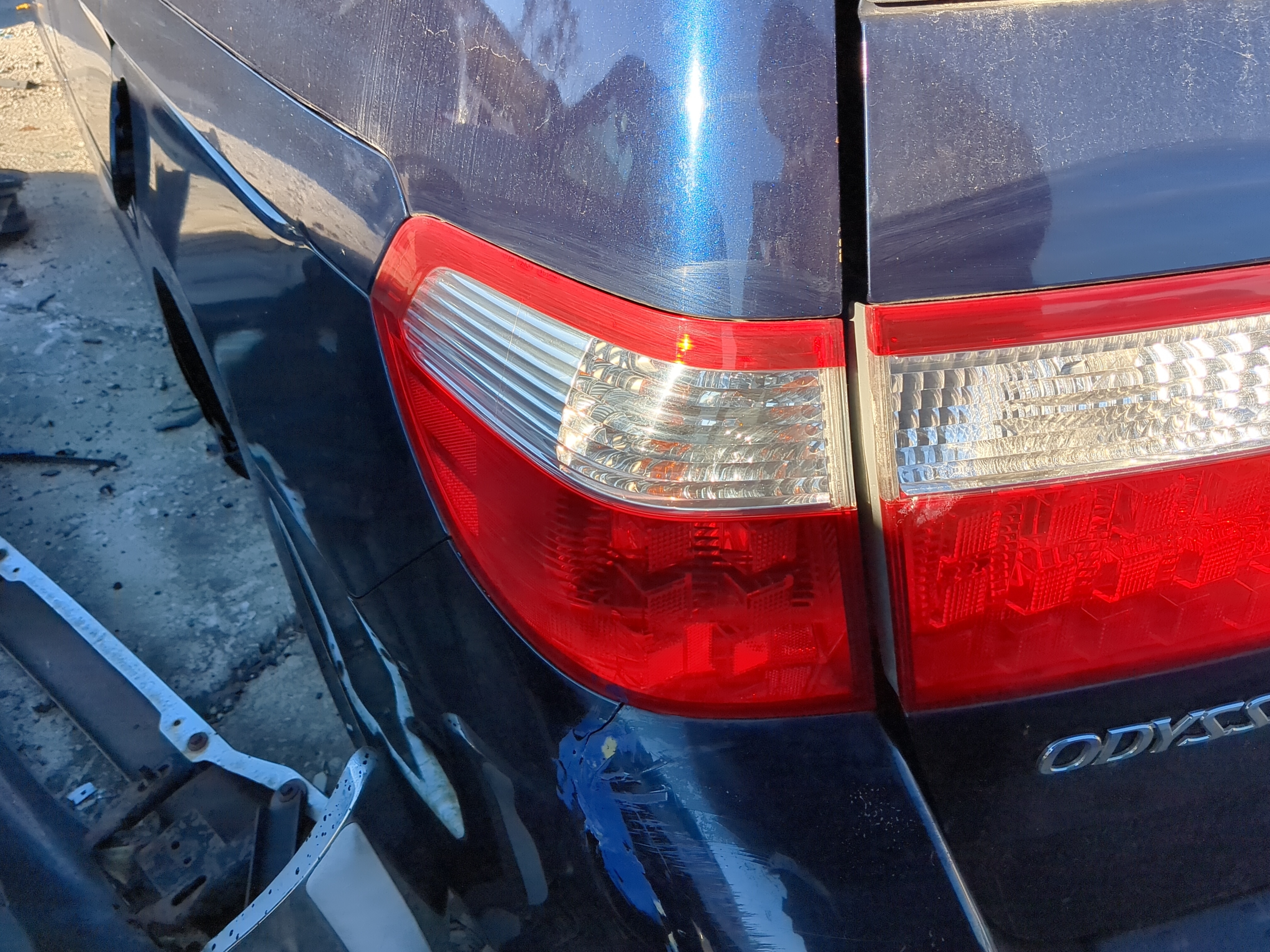 Picture of 2005-2006 Honda Odyssey Driver Left Side Tail Light Taillight Oem 1179348