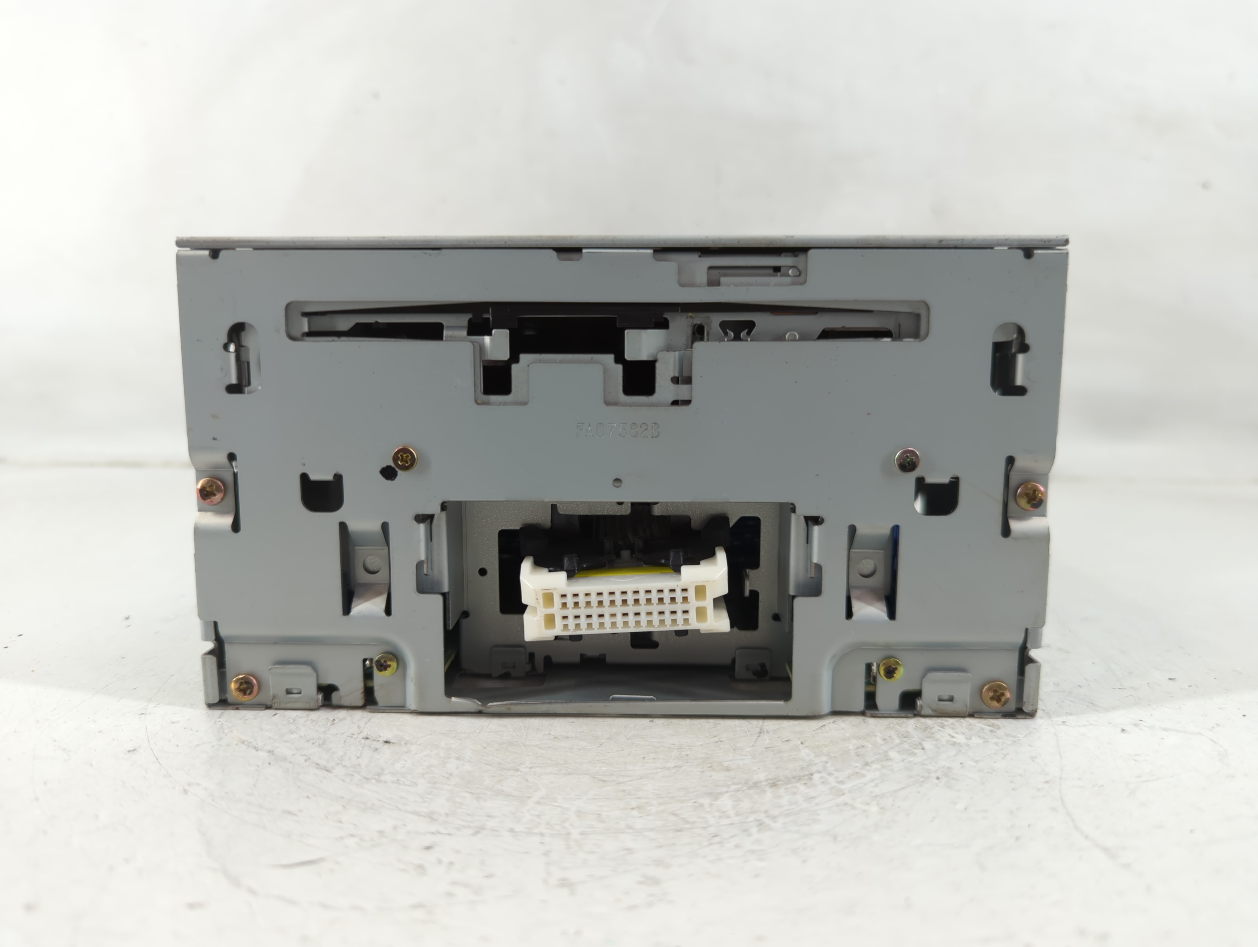 2004-2005 Mitsubishi Galant Am Fm Cd Player Radio Receiver 1179475 - Oemusedautoparts1.com