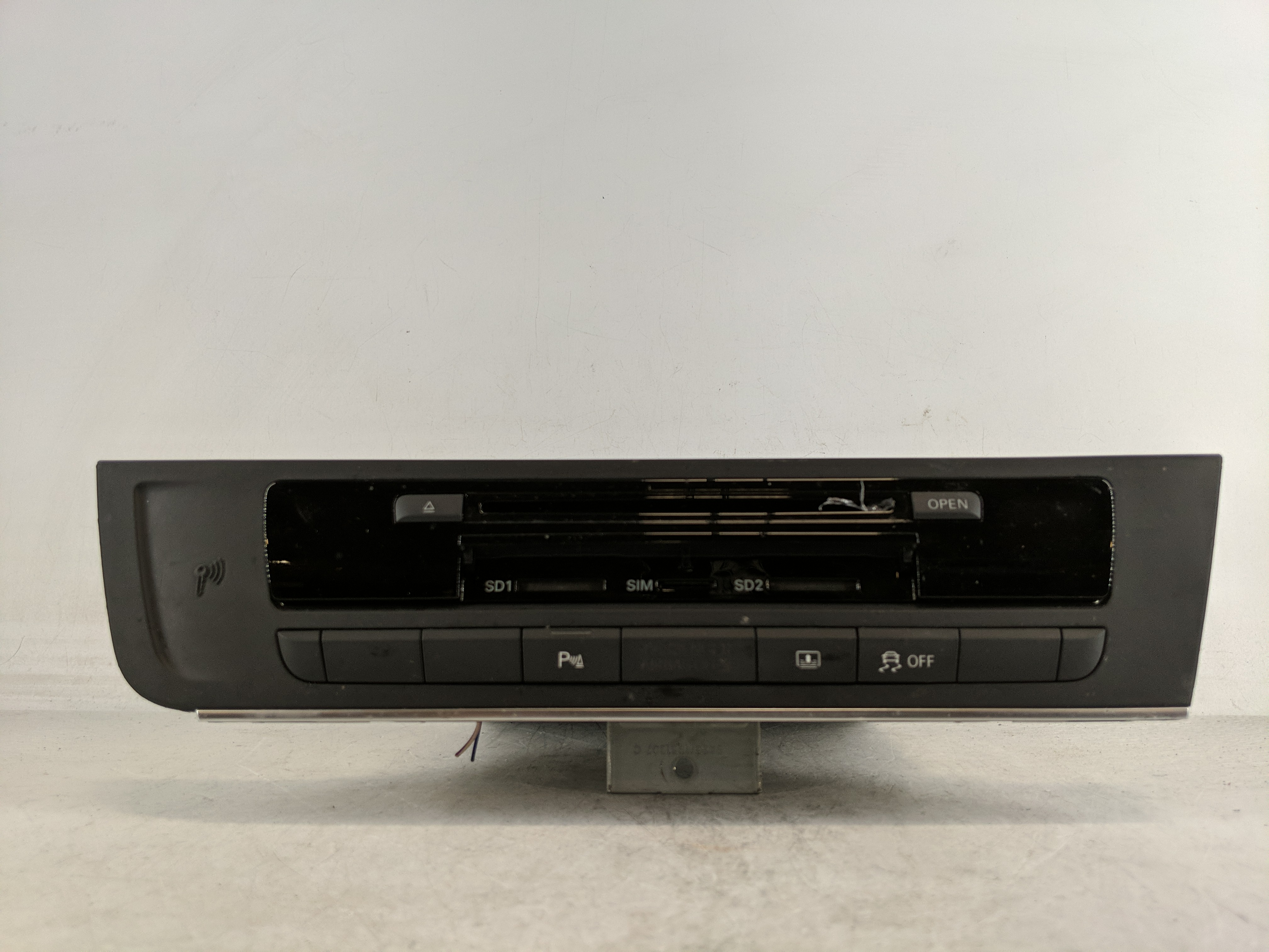 Picture of 2012-2015 Audi A6 Am Fm Cd Player Radio Receiver 1179537