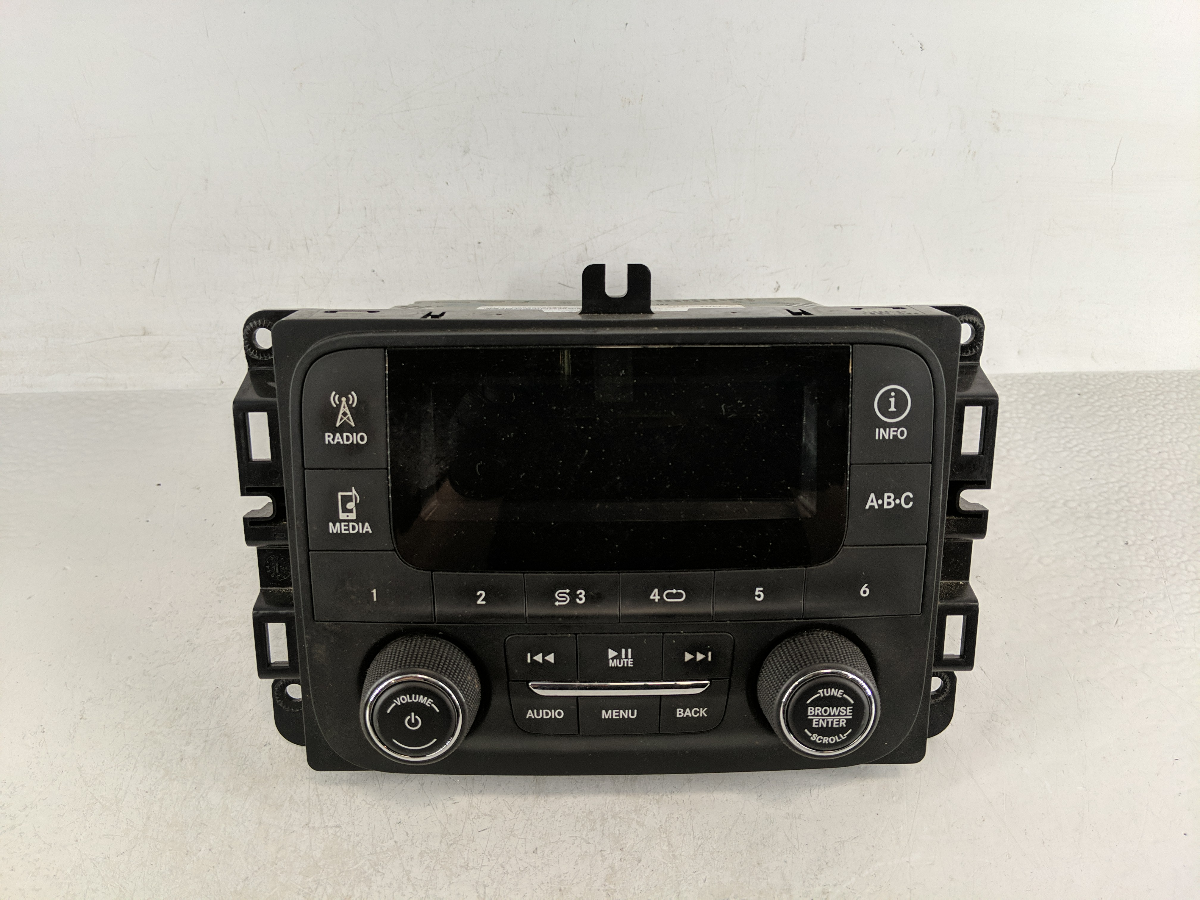 Dodge Ram 1500 Am Fm Cd Player Radio Receiver 1179592 - Oemusedautoparts1.com