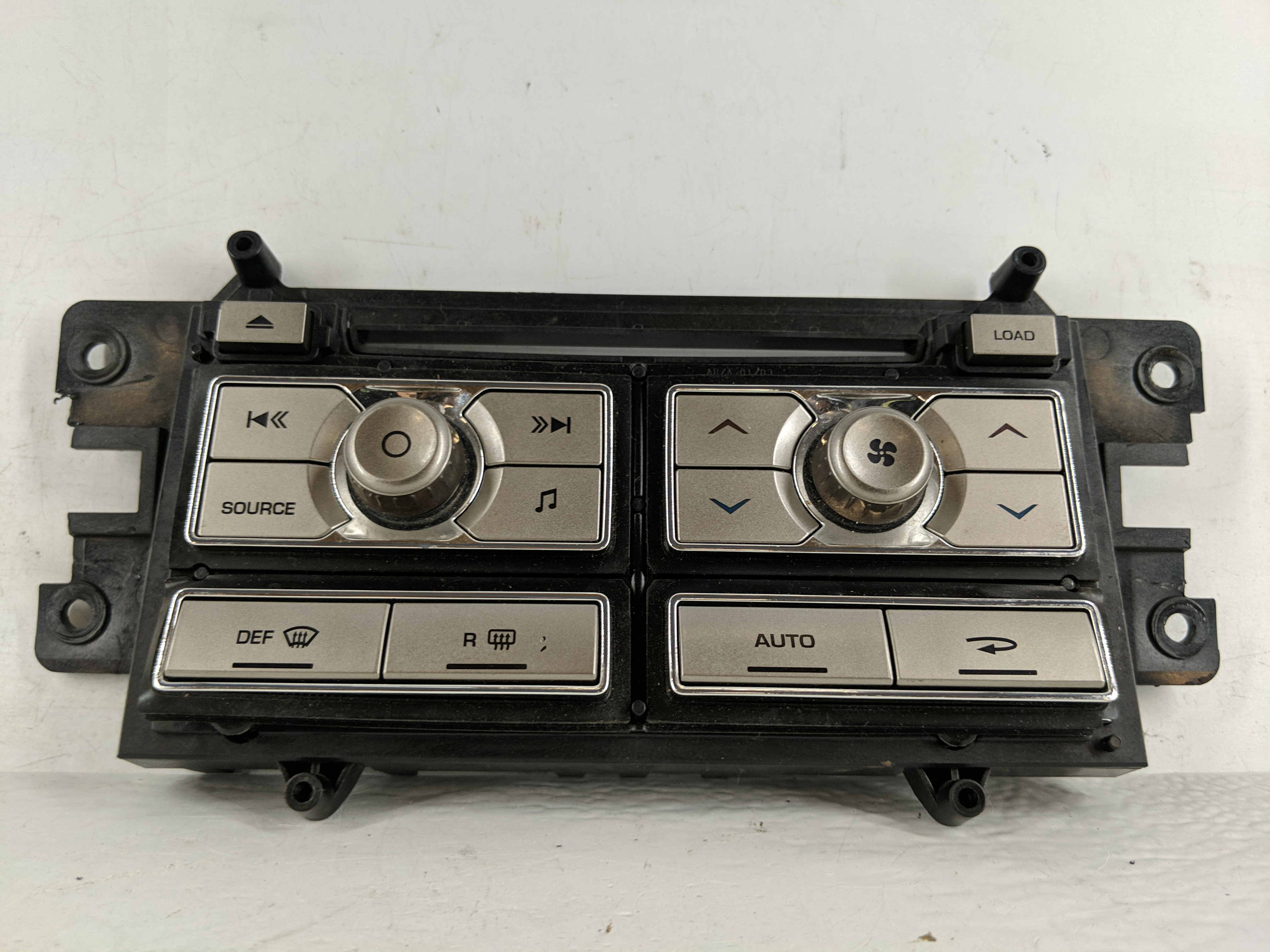 2009-2011 Jaguar Xf Am Fm Cd Player Radio Receiver 1179605 - Oemusedautoparts1.com