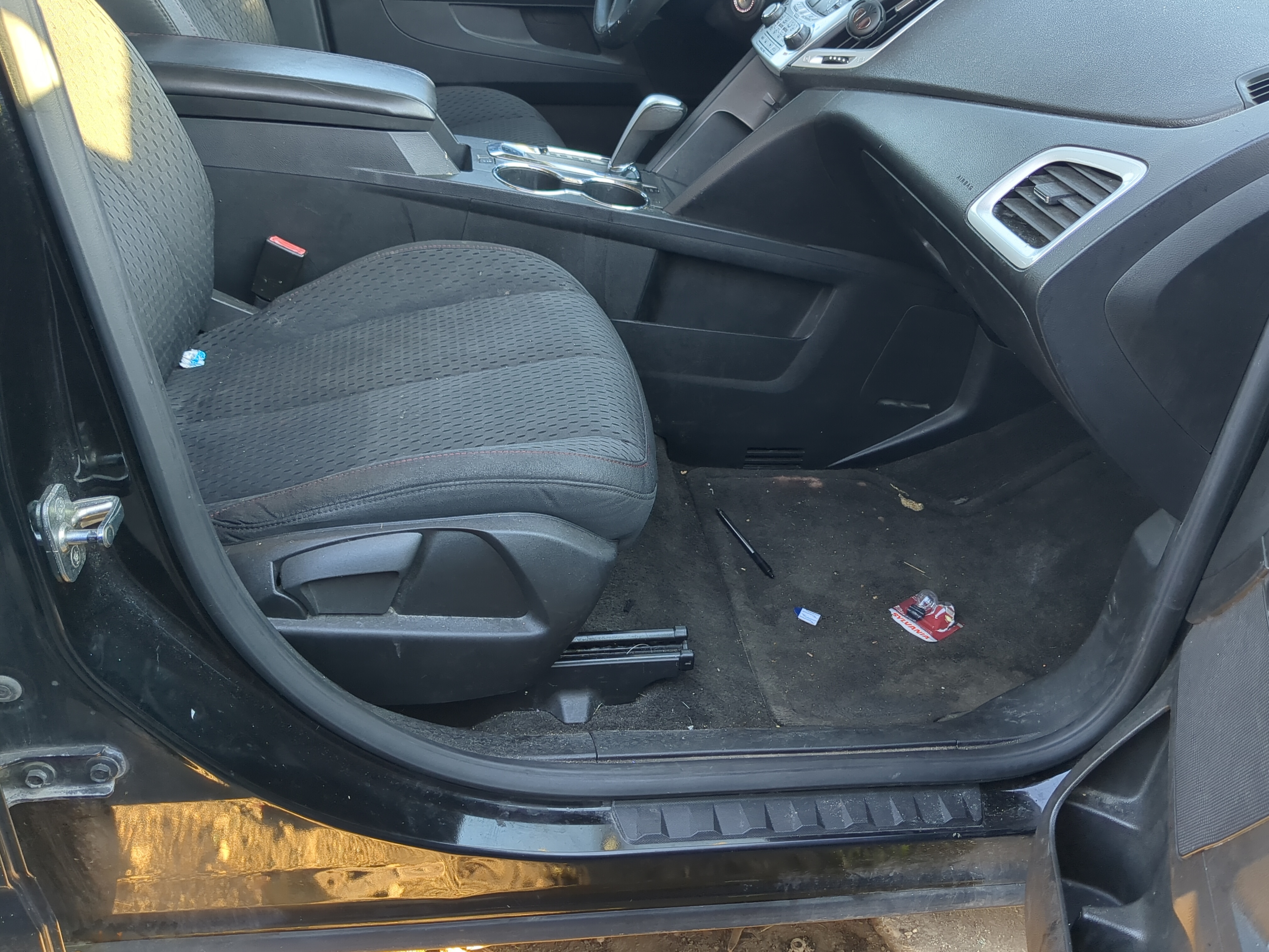 Picture of 2010-2011 Gmc Terrain Passenger Front Seat Oem 1179937