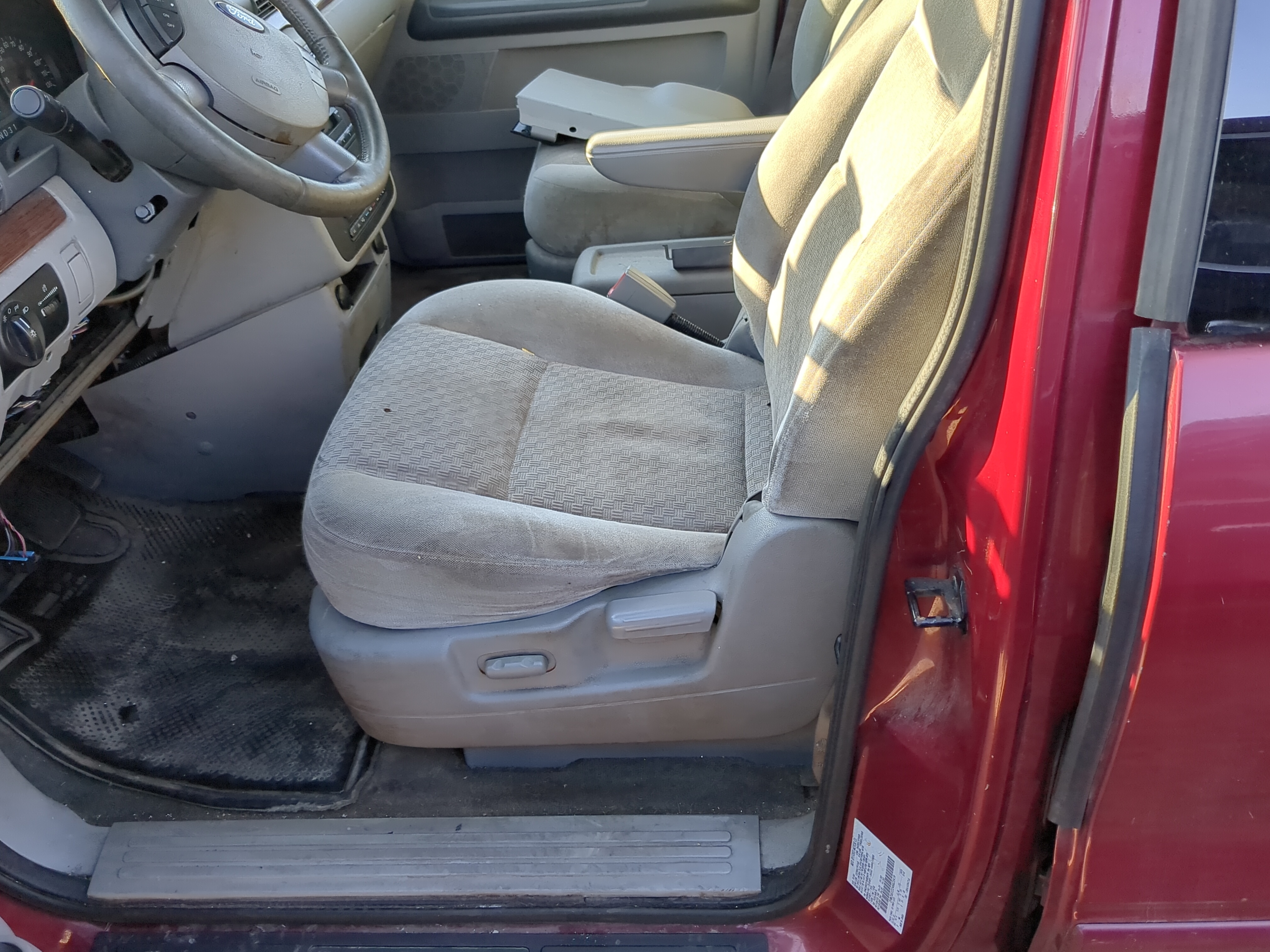 2004-2005 Ford Freestar Driver Front Seat Oem 1180198 - Oemusedautoparts1.com