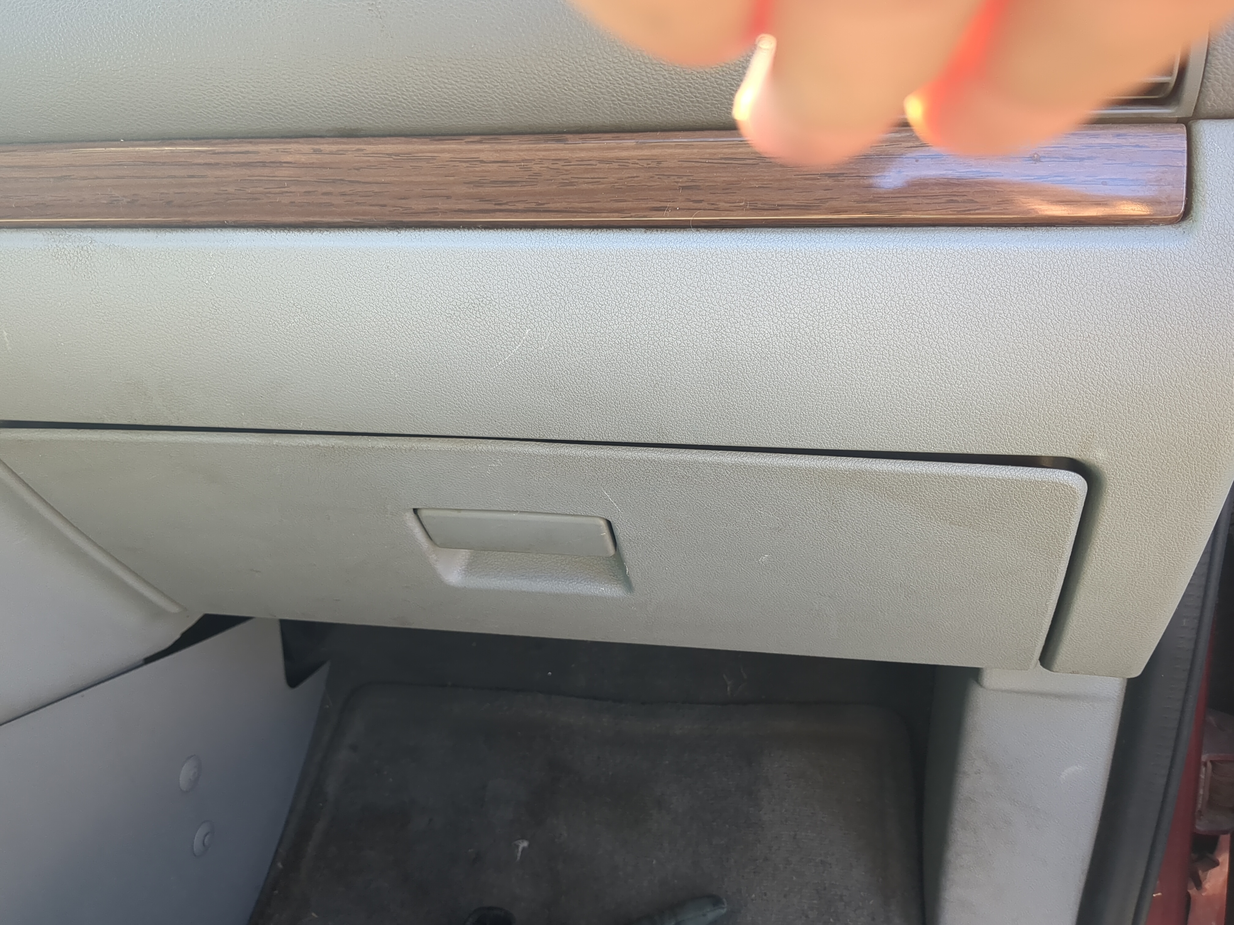 2004 Ford Freestar Passenger Glove Box Door Storage Compartment 1180308 - Oemusedautoparts1.com