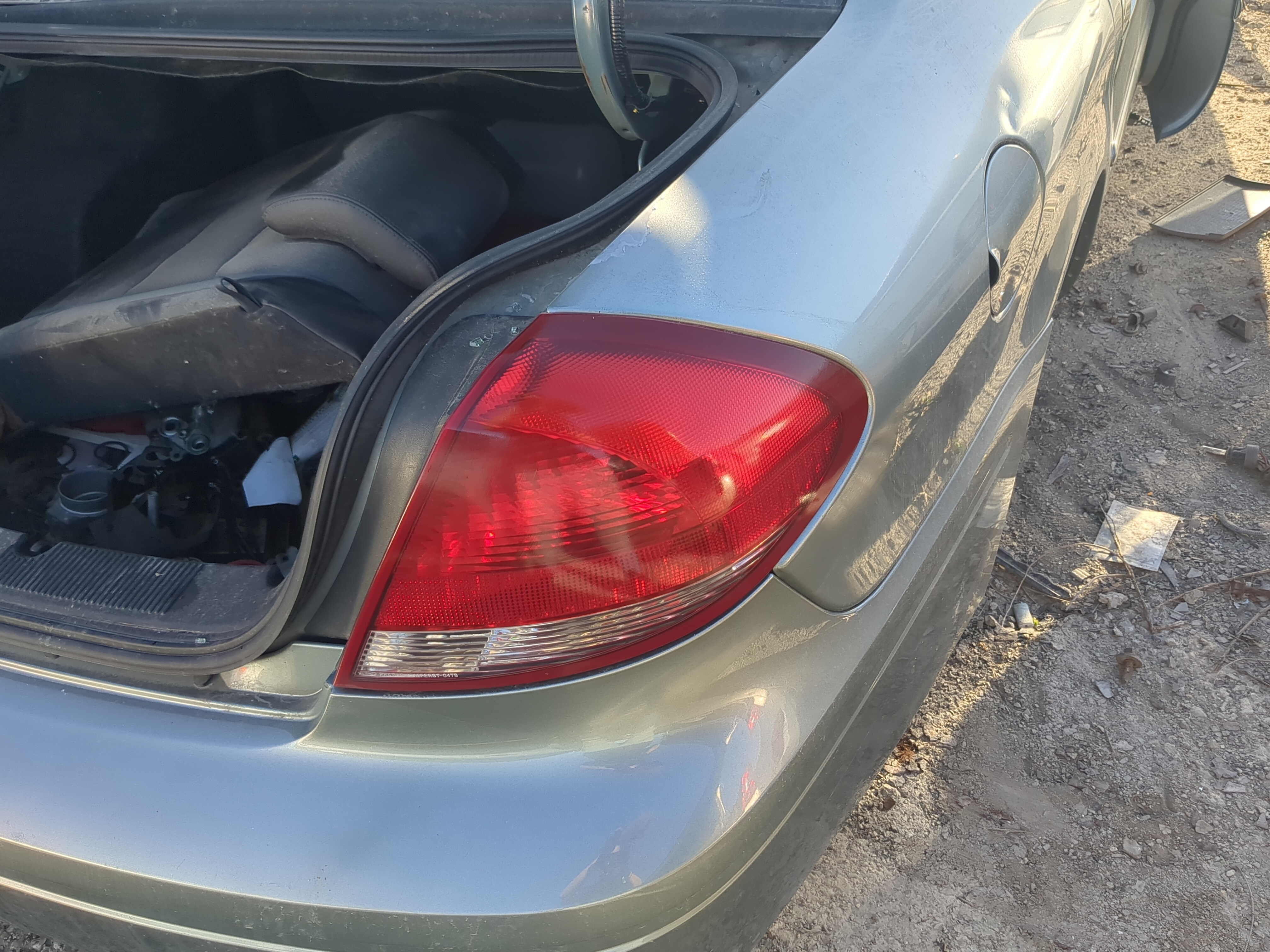 Picture of 2004-2007 Ford Taurus Passenger Right Side Tail Light Taillight Oem 1180660