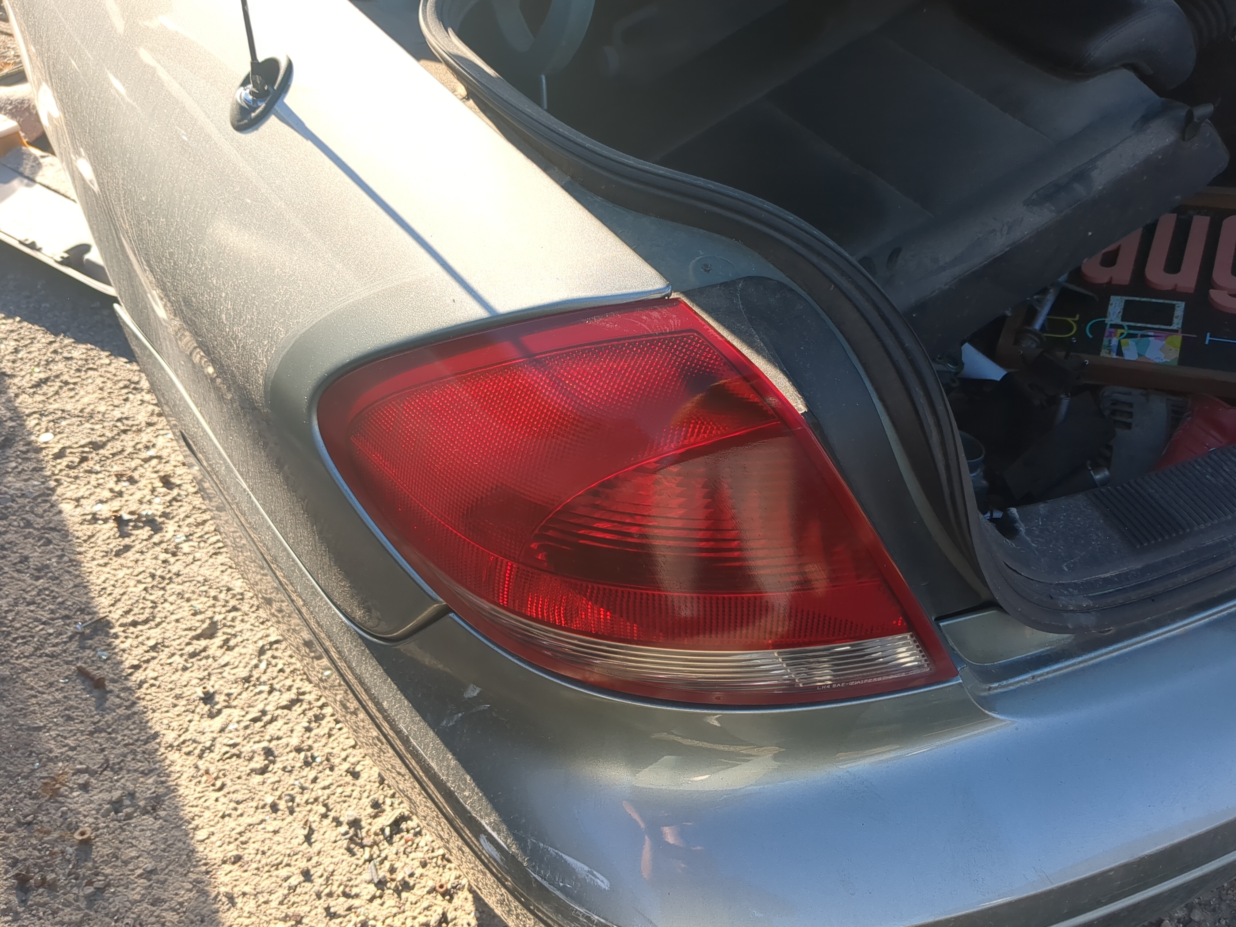 Picture of 2004-2007 Ford Taurus Driver Left Side Tail Light Taillight Oem 1180661