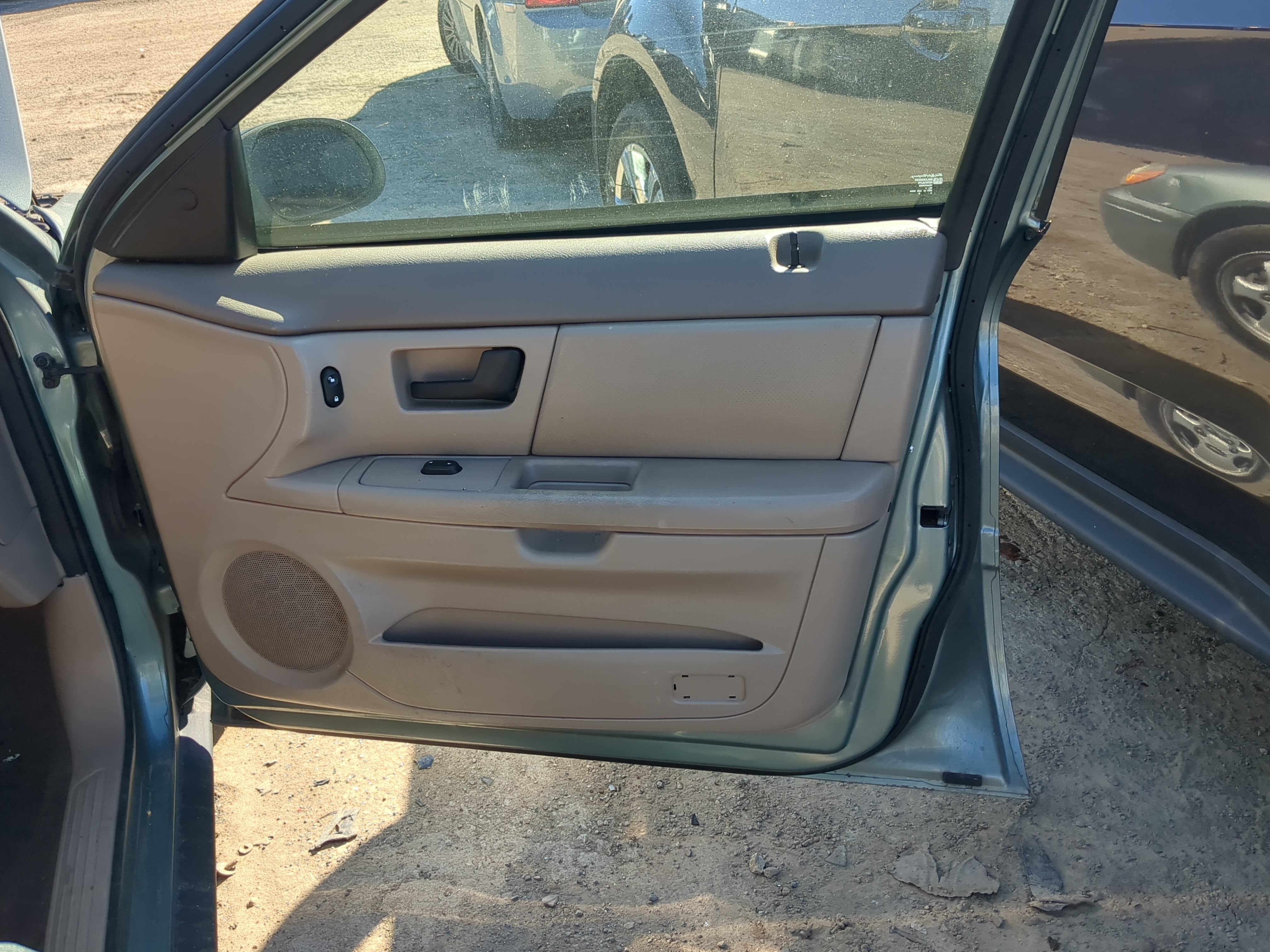 Picture of 2005 Ford Taurus Front Right Passenger Interior Door Panel Trim 1180723