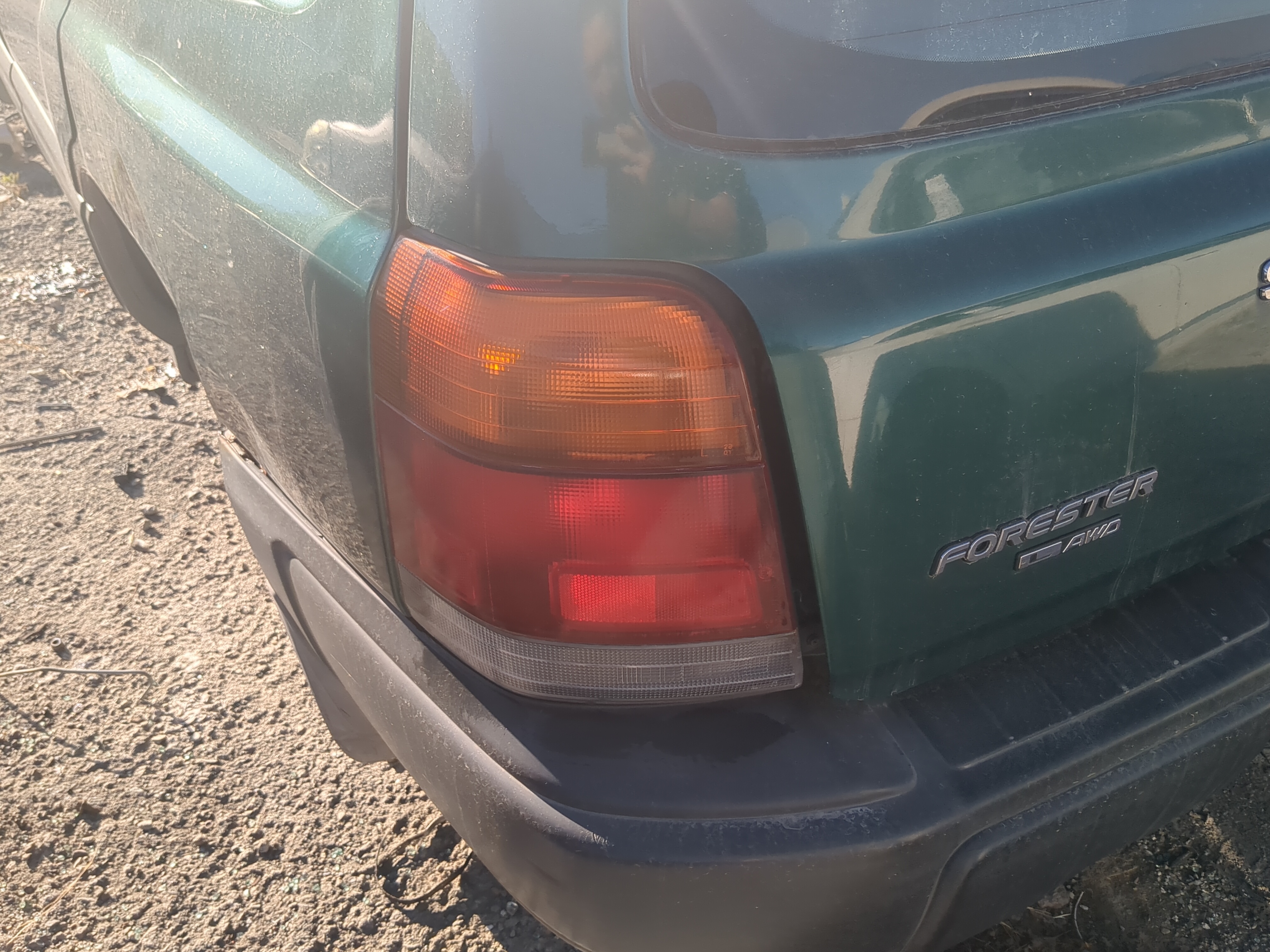 Picture of 1999-2000 Subaru Forester Driver Left Side Tail Light Taillight Oem 1181464