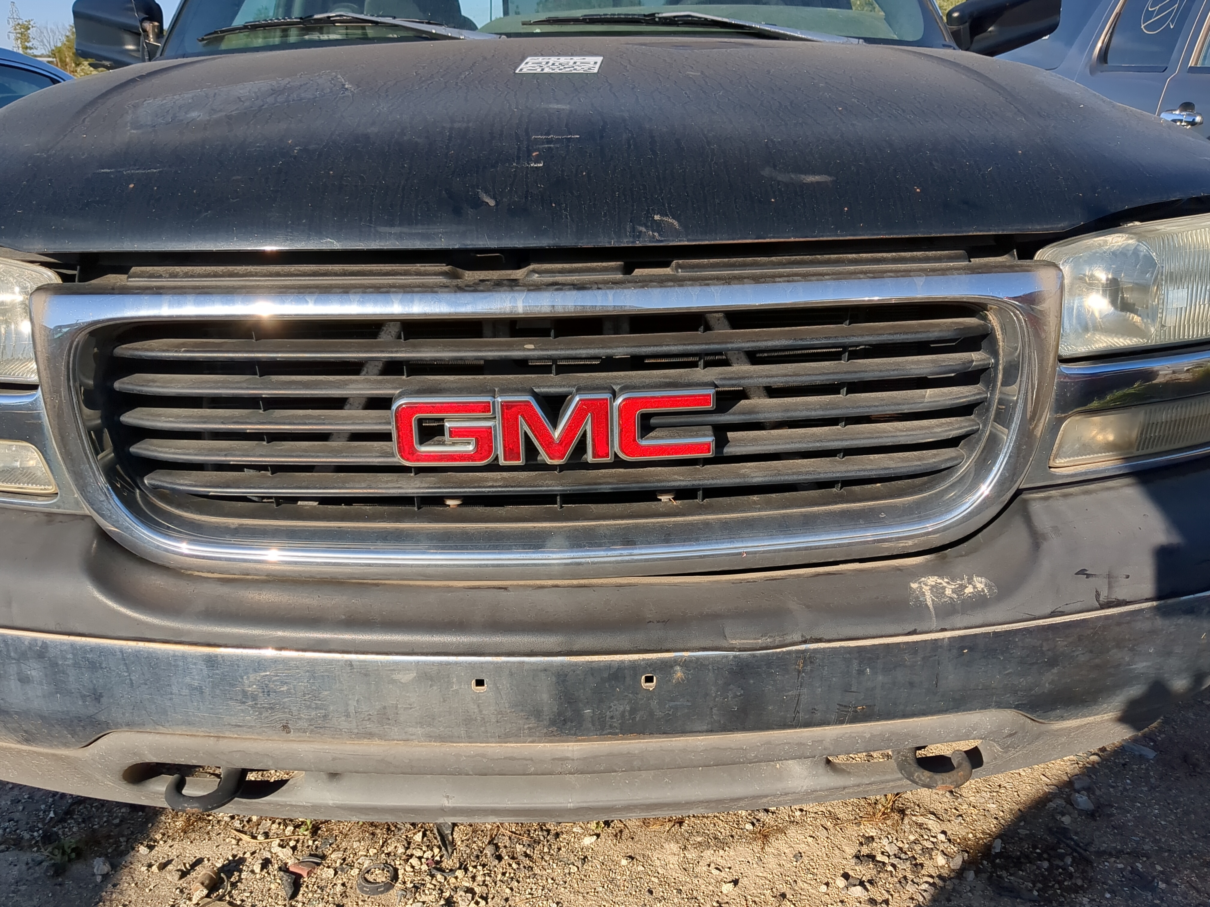 Picture of 2000-2002 Gmc Sierra 2500 Front Grille Bumper Not Included 1181854
