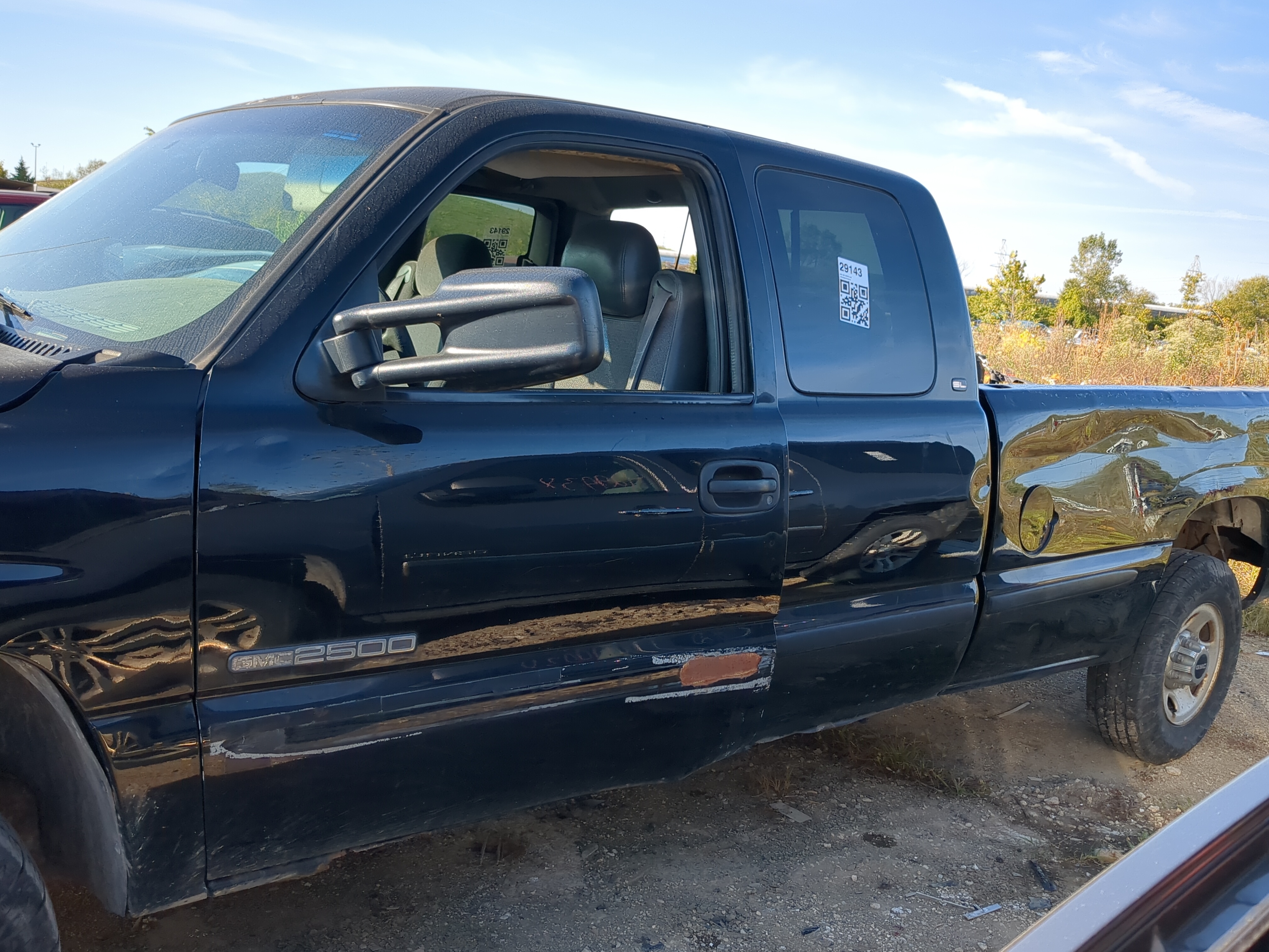 1999-2004 Gmc Sierra 2500 Driver Front Door Oem 1181894 - Oemusedautoparts1.com