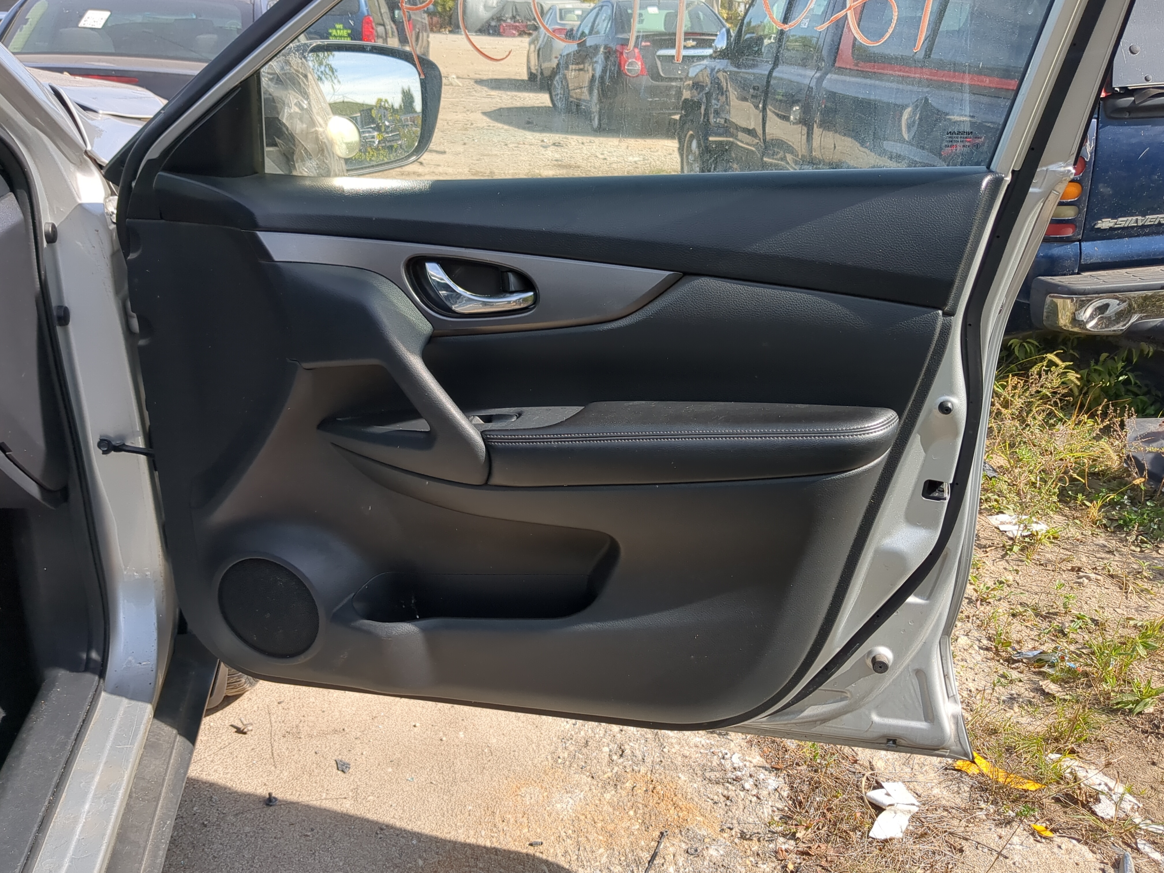 Picture of 2015 Nissan Rogue Front Right Passenger Interior Door Panel Trim 1183155