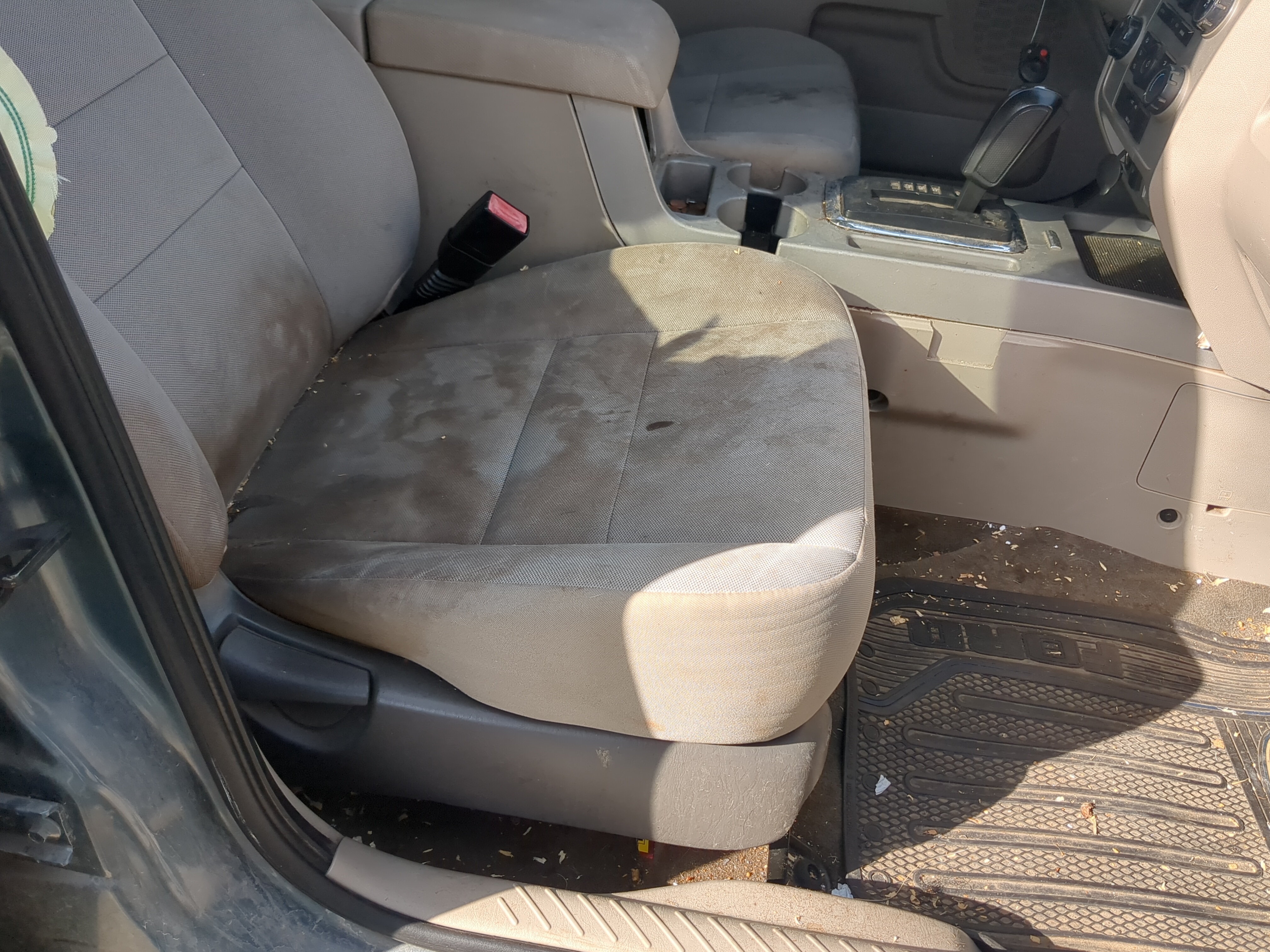 Picture of 2009-2012 Ford Escape Passenger Front Seat Oem 1183304